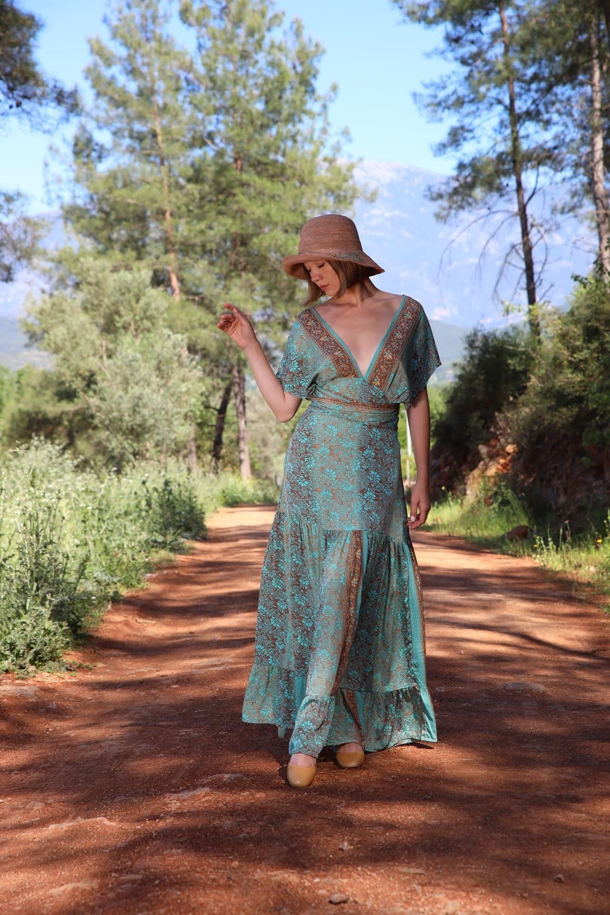 Gold Rengi Boyundan Bağlamalı Pileli İpek Elbise - Şaman Butik Gold Rengi Boyundan Bağlamalı Pileli İpek Elbise