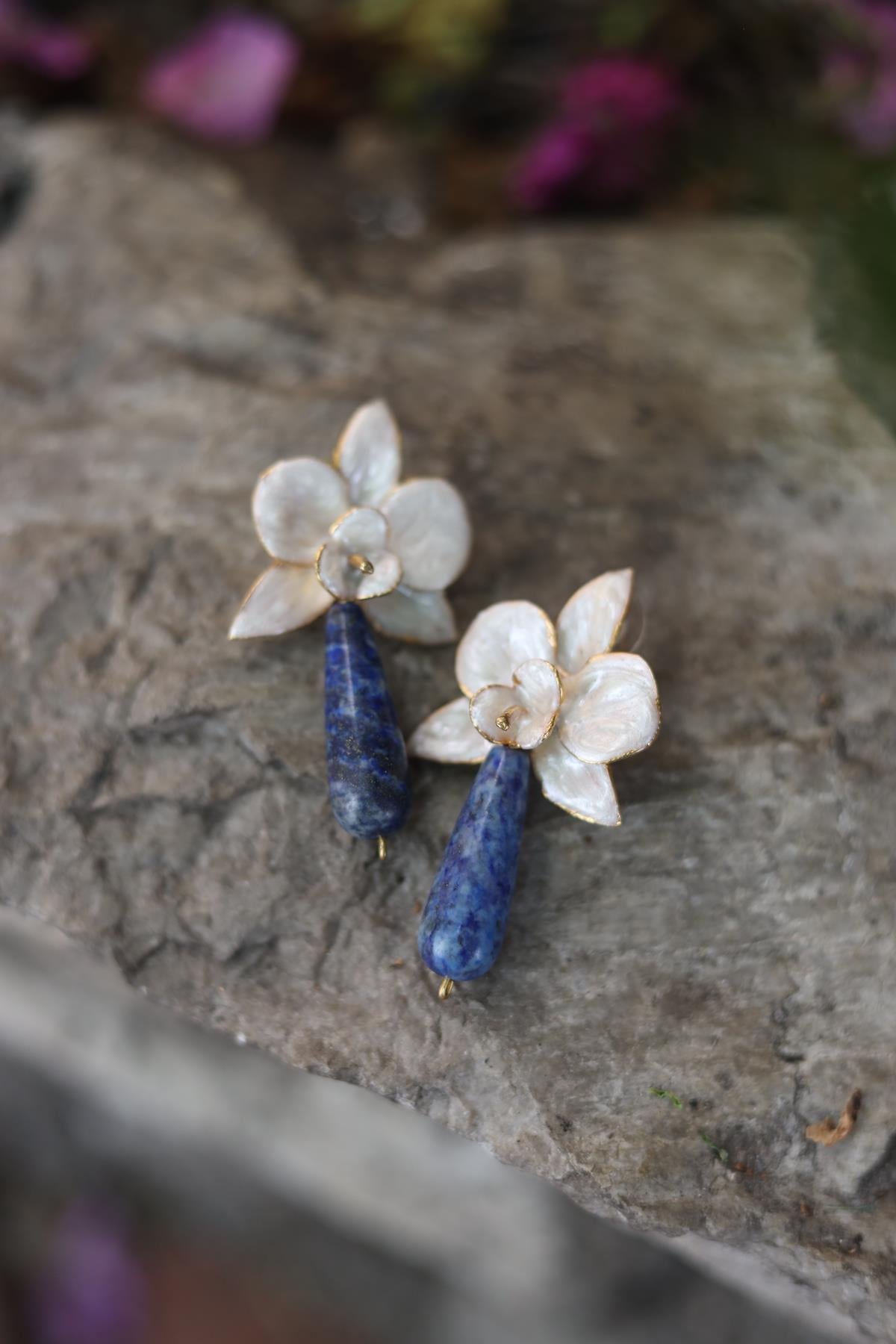 Cream Color Enamel Flower Earrings