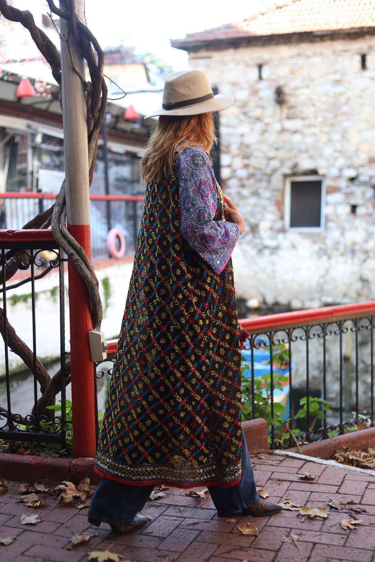 Renkli Pul İşlemeli Kenarları Ponponlu Bohem Kaftan