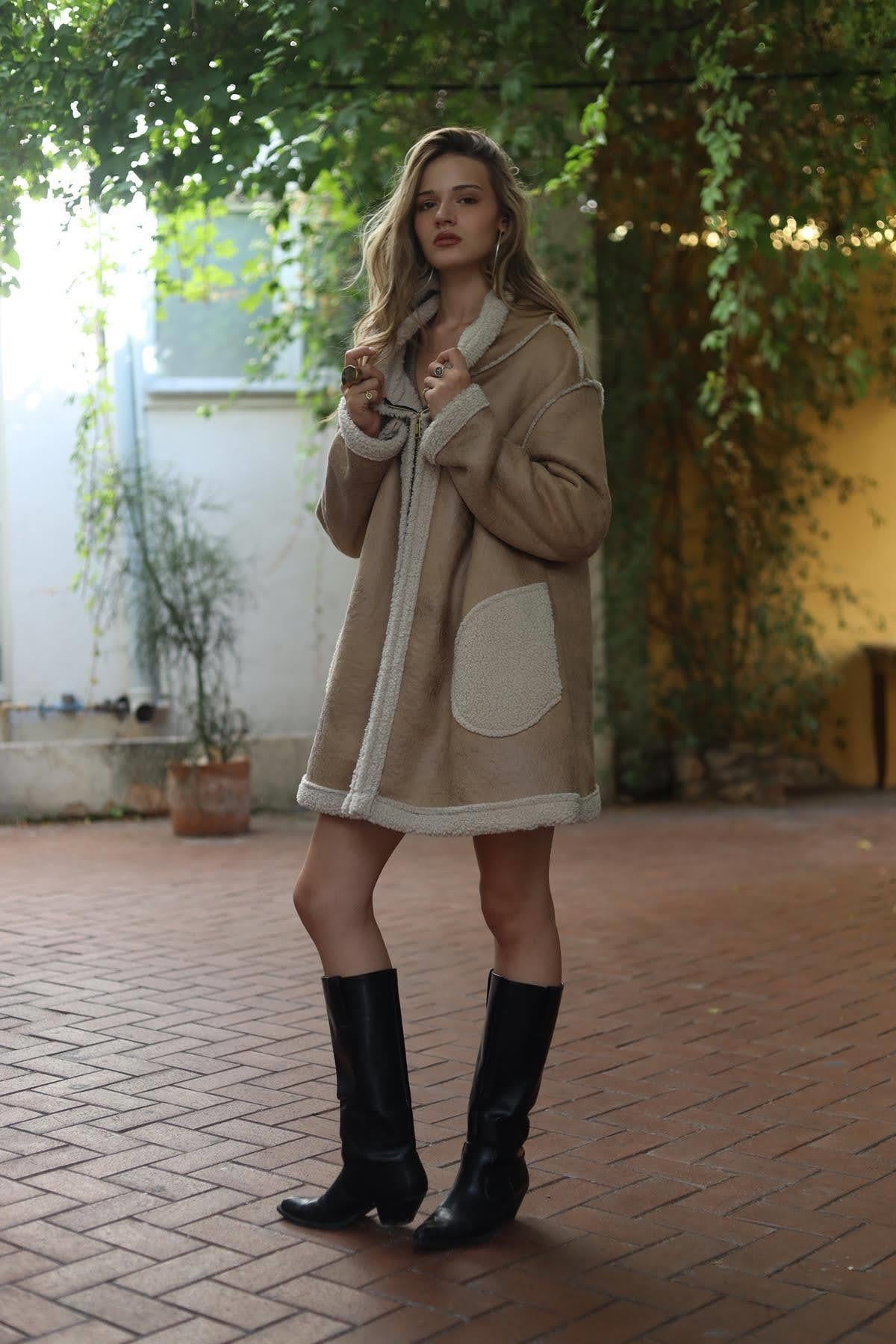 Bej İçi ve Cepleri Polarlı Süet Kaban