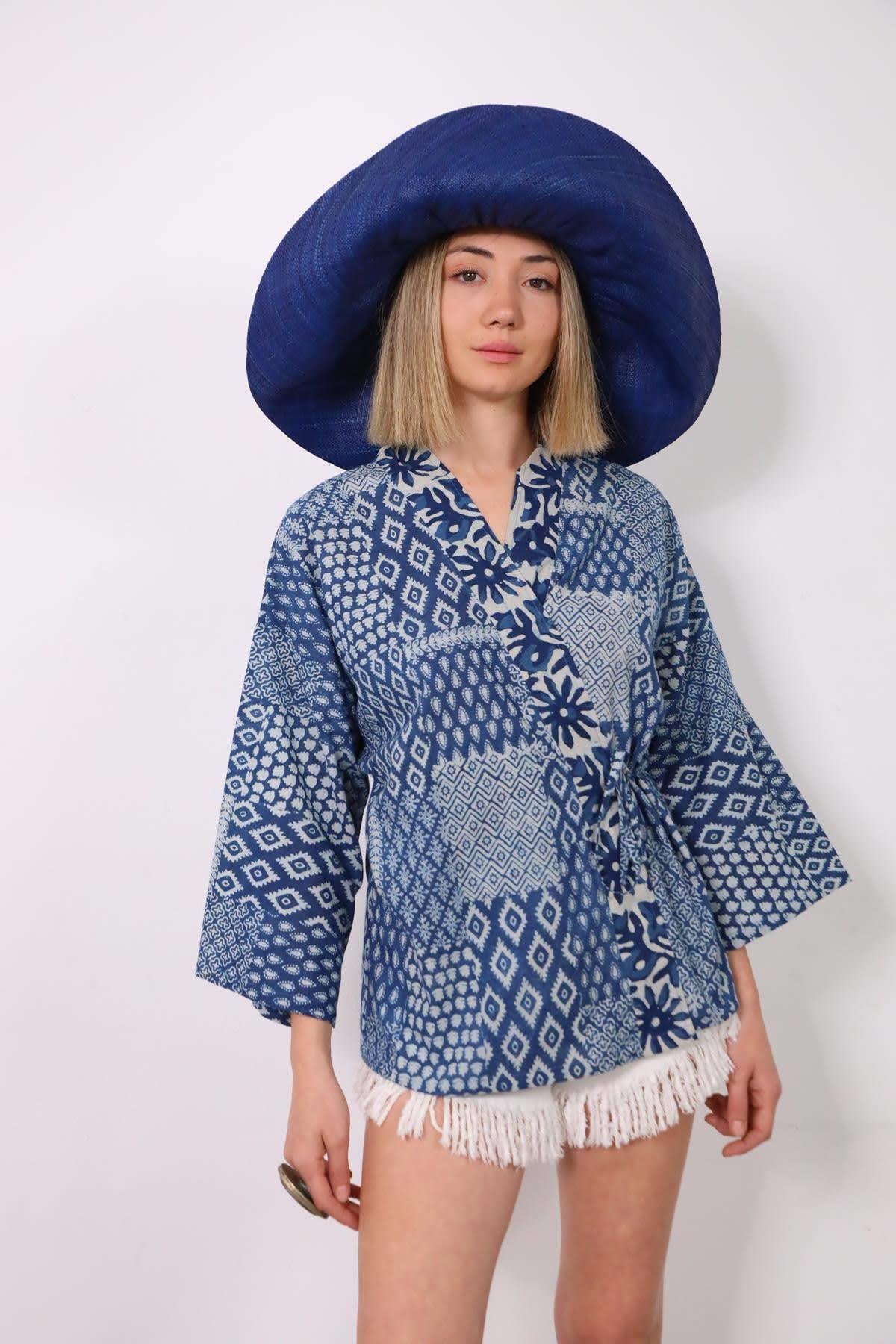  Mavi Otantik Desenli Anvelop Gömlek Kimono