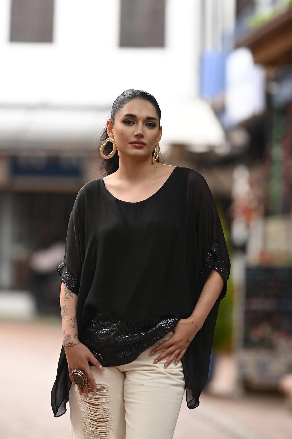 Siyah Payet Detaylı Önü Kısa İpek Bluz