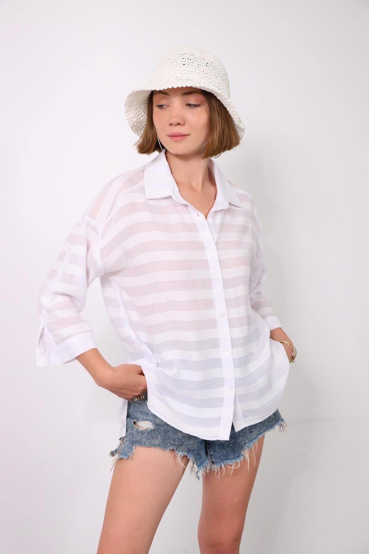 Beyaz Kendinden Çizgili Kolları Apoletli Gömlek - Şaman Butik Beyaz Kendinden Çizgili Kolları Apoletli Gömlek