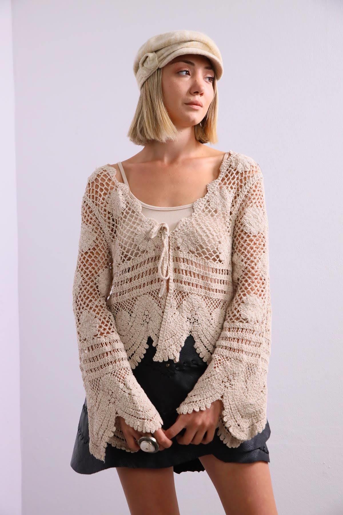 Krem Rengi Dantel Detaylı Kısa Hırka - Şaman Butik Krem Rengi Dantel Detaylı Kısa Hırka