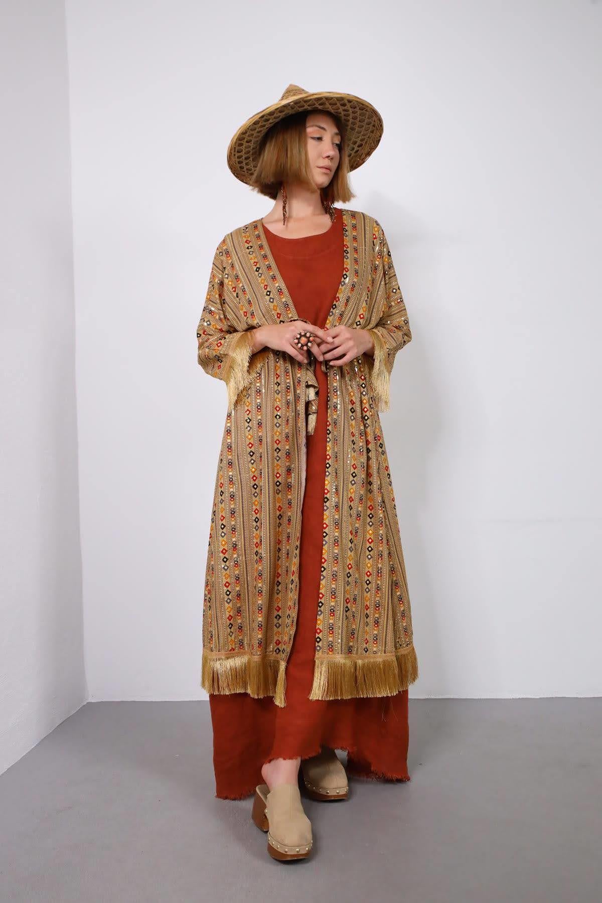 Gold Rengi Payetli Püsküllü Sırtı İşlemeli Tasarım Kaftan - Şaman Butik Gold Rengi Payetli Püsküllü Sırtı İşlemeli Tasarım Kaftan