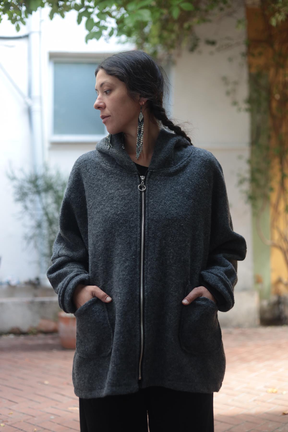 Antrasit Kapüşonlu Kısa Keçe Kaban