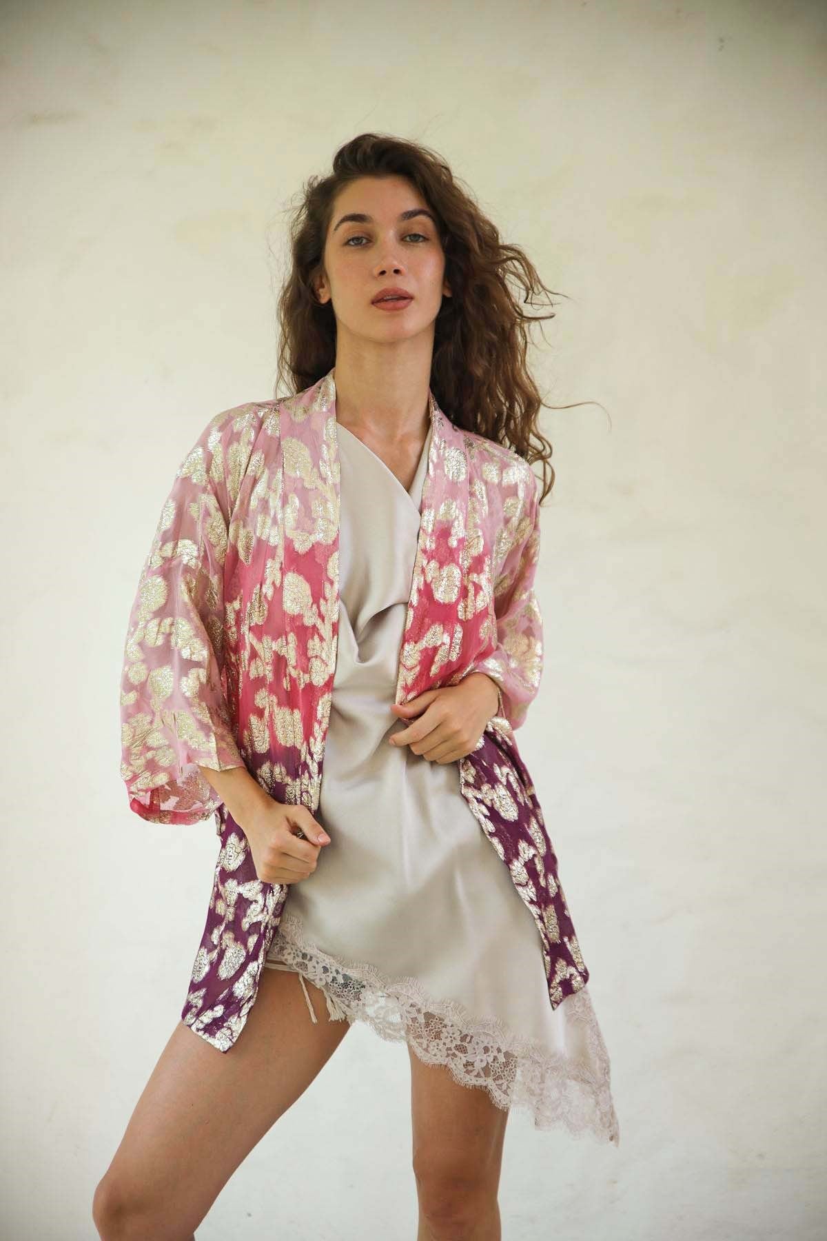 Pembe Renk Geçişli Kısa Parlak Kaftan