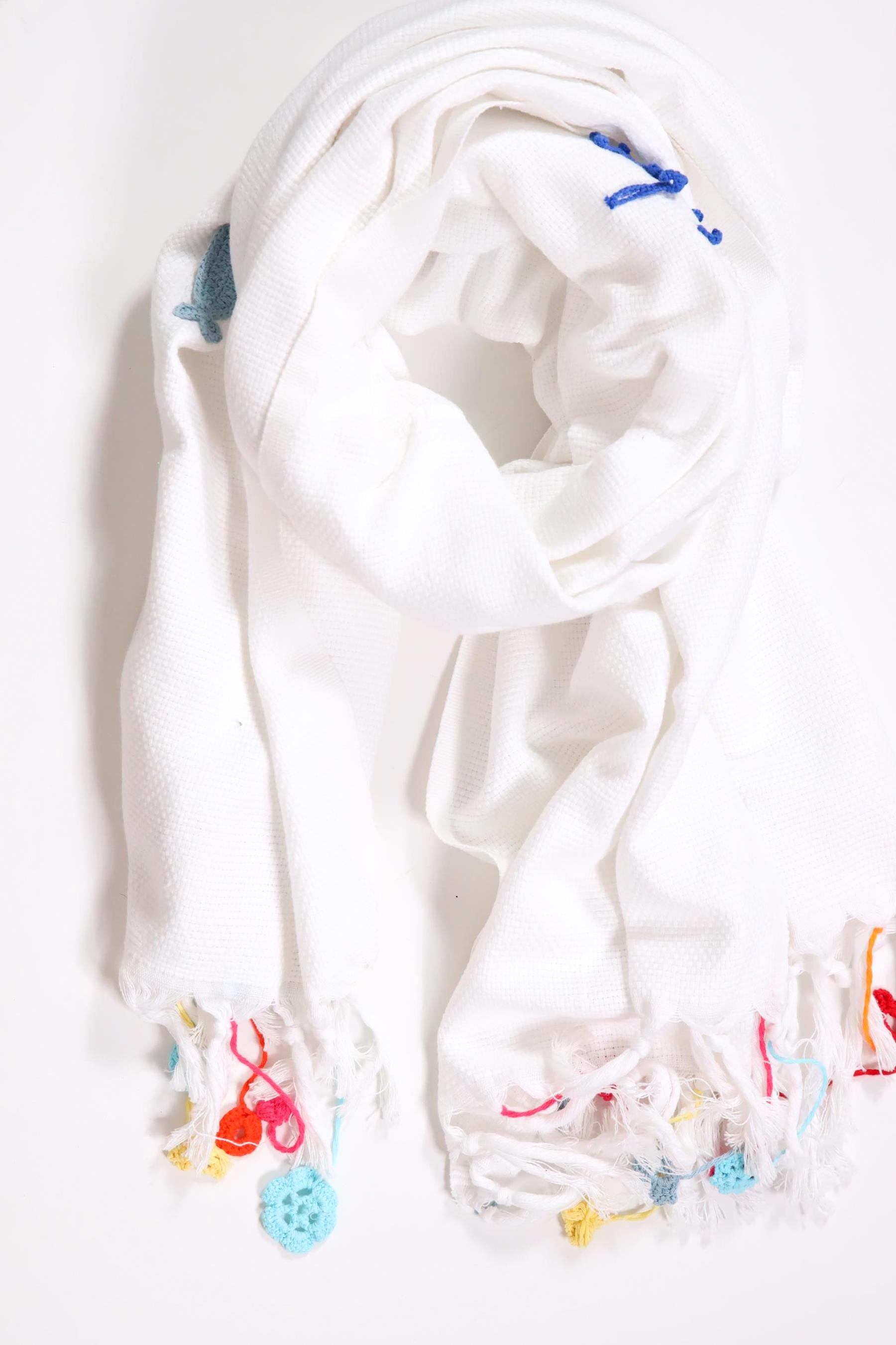 Beyaz Balık İşlemeli Püsküllü Kalın Şal - Şaman Butik Beyaz Balık İşlemeli Püsküllü Kalın Şal