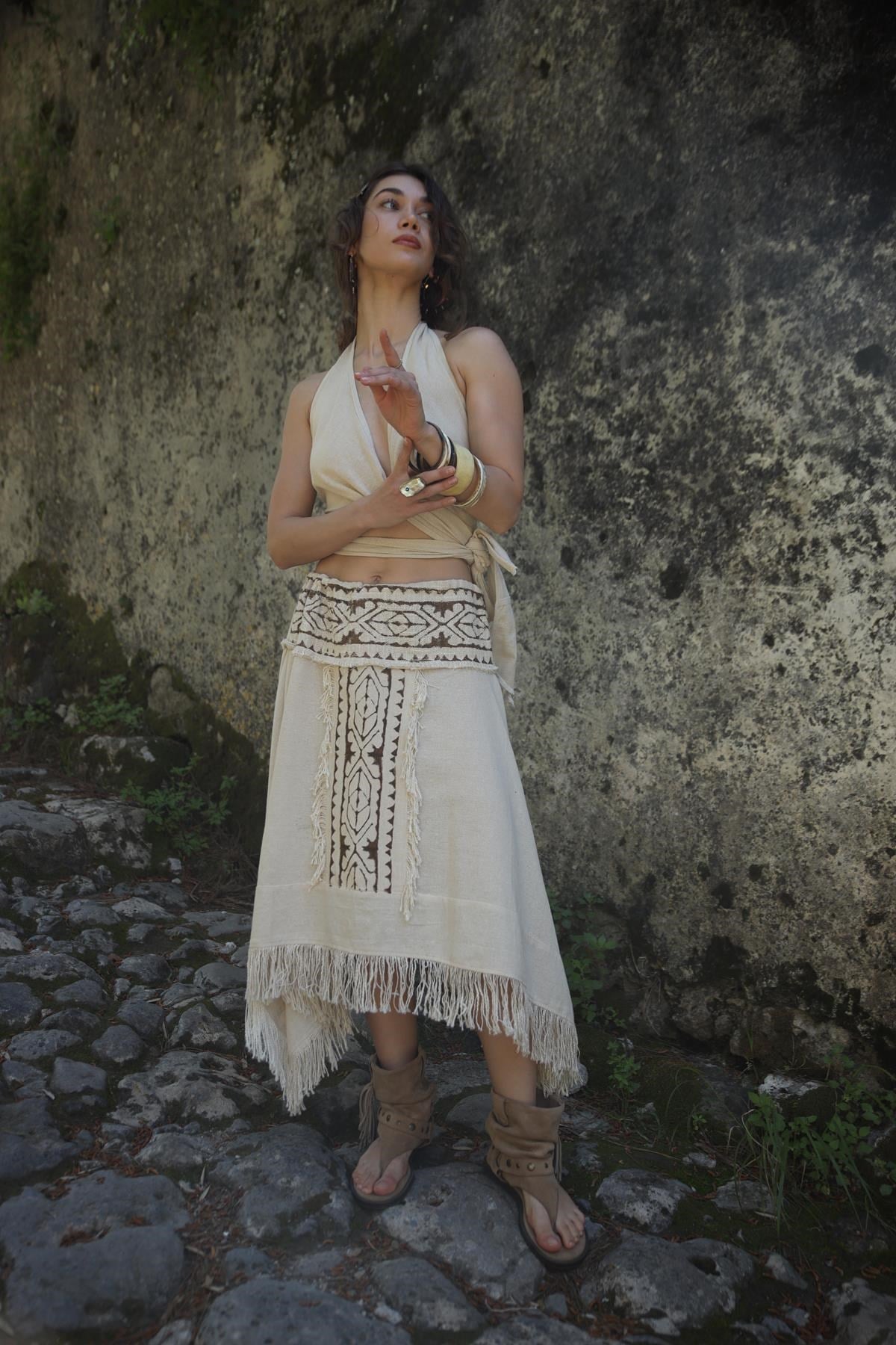 Krem Rengi Asimetrik Kesim Püsküllü Bohem Etek