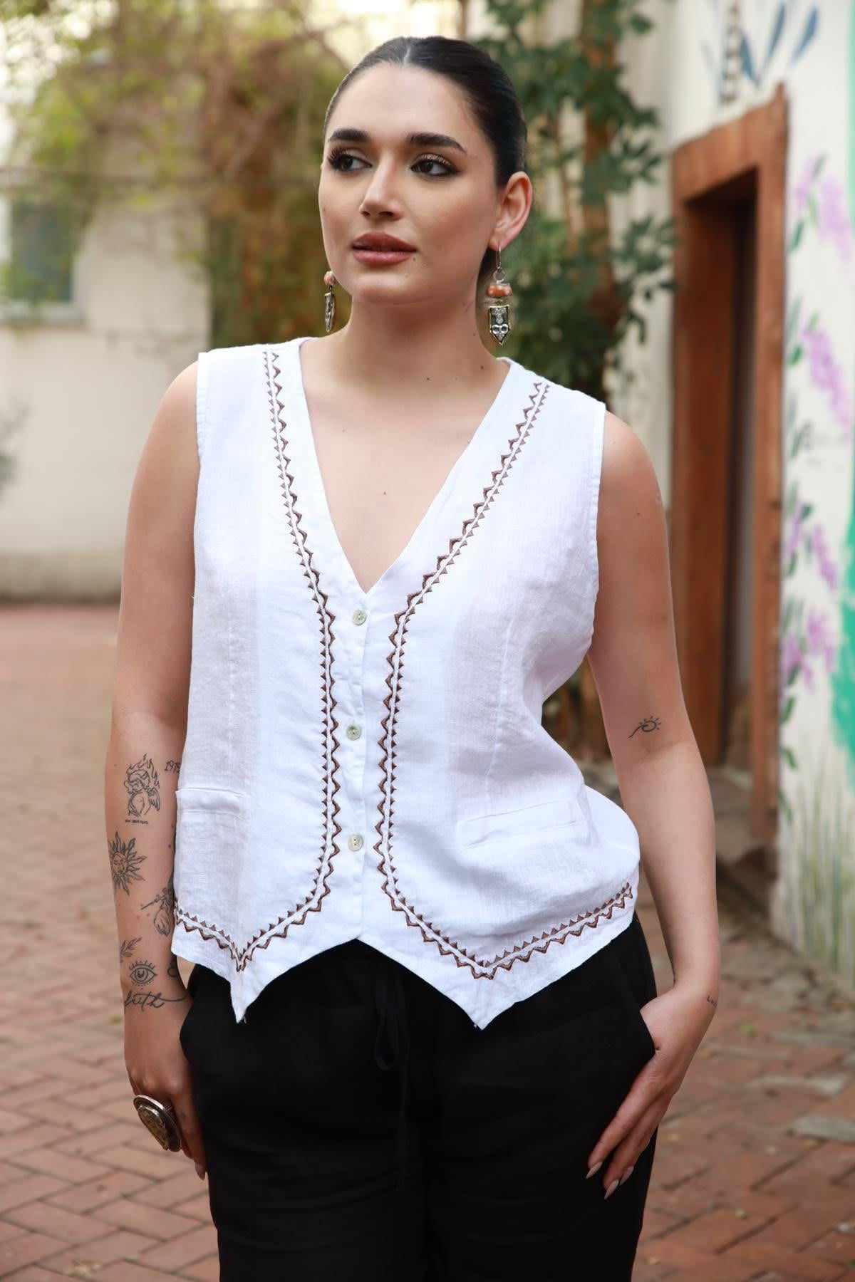 Beyaz İşlemeli Keten Yelek