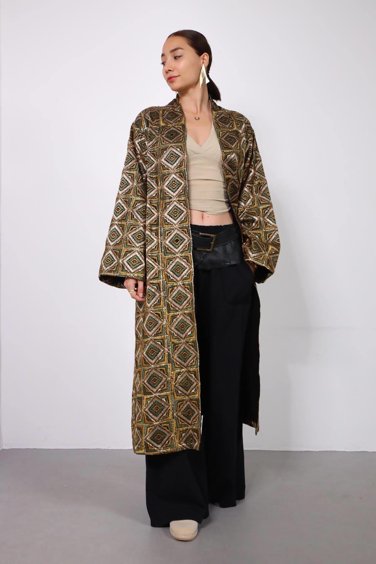 Siyah Püsküllü Payetli Suzani Kaftan - Şaman Butik Siyah Püsküllü Payetli Suzani Kaftan