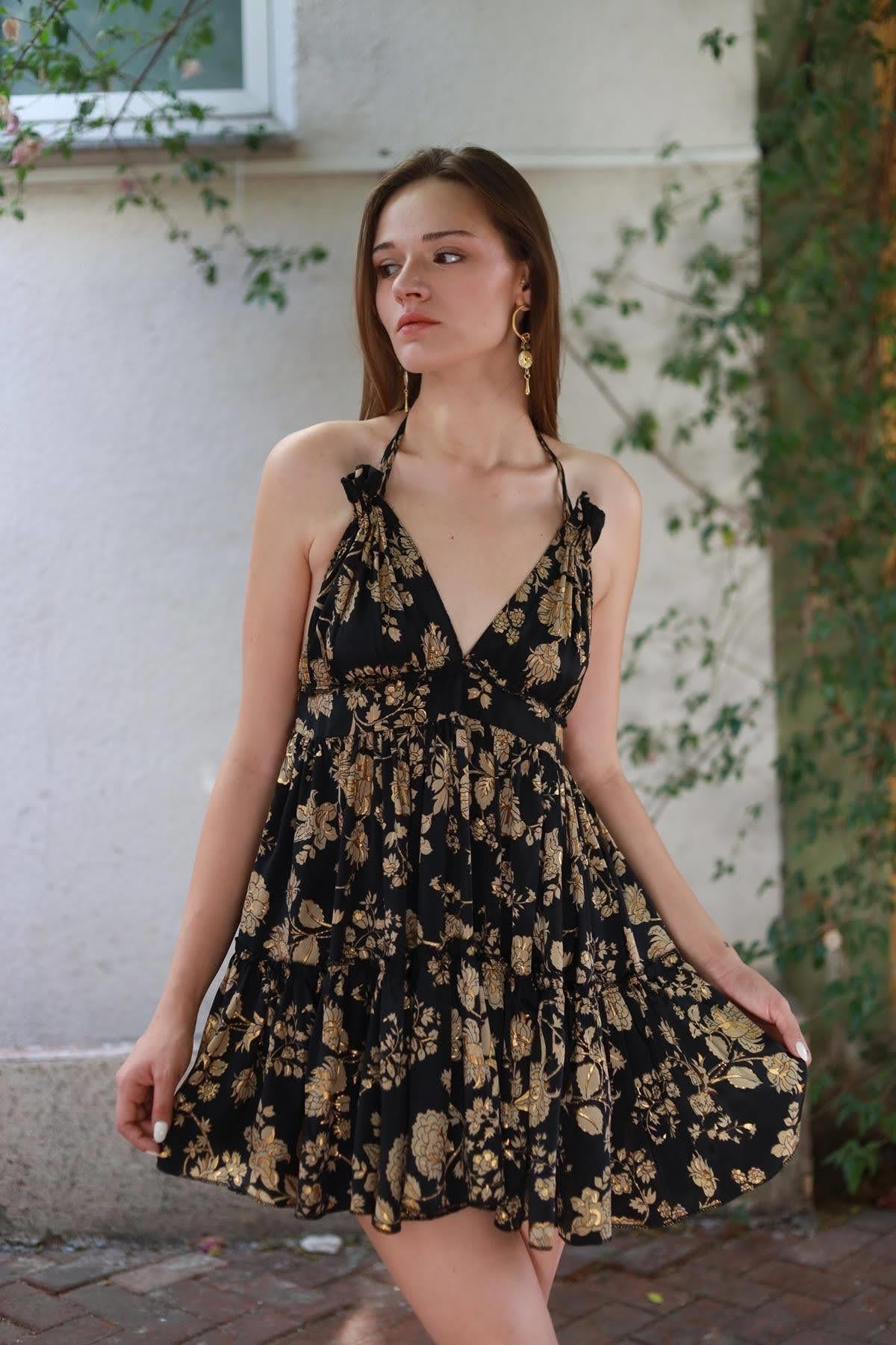 Siyah Boyundan Bağlamalı Sırt Dekolteli Mini İpek Elbise