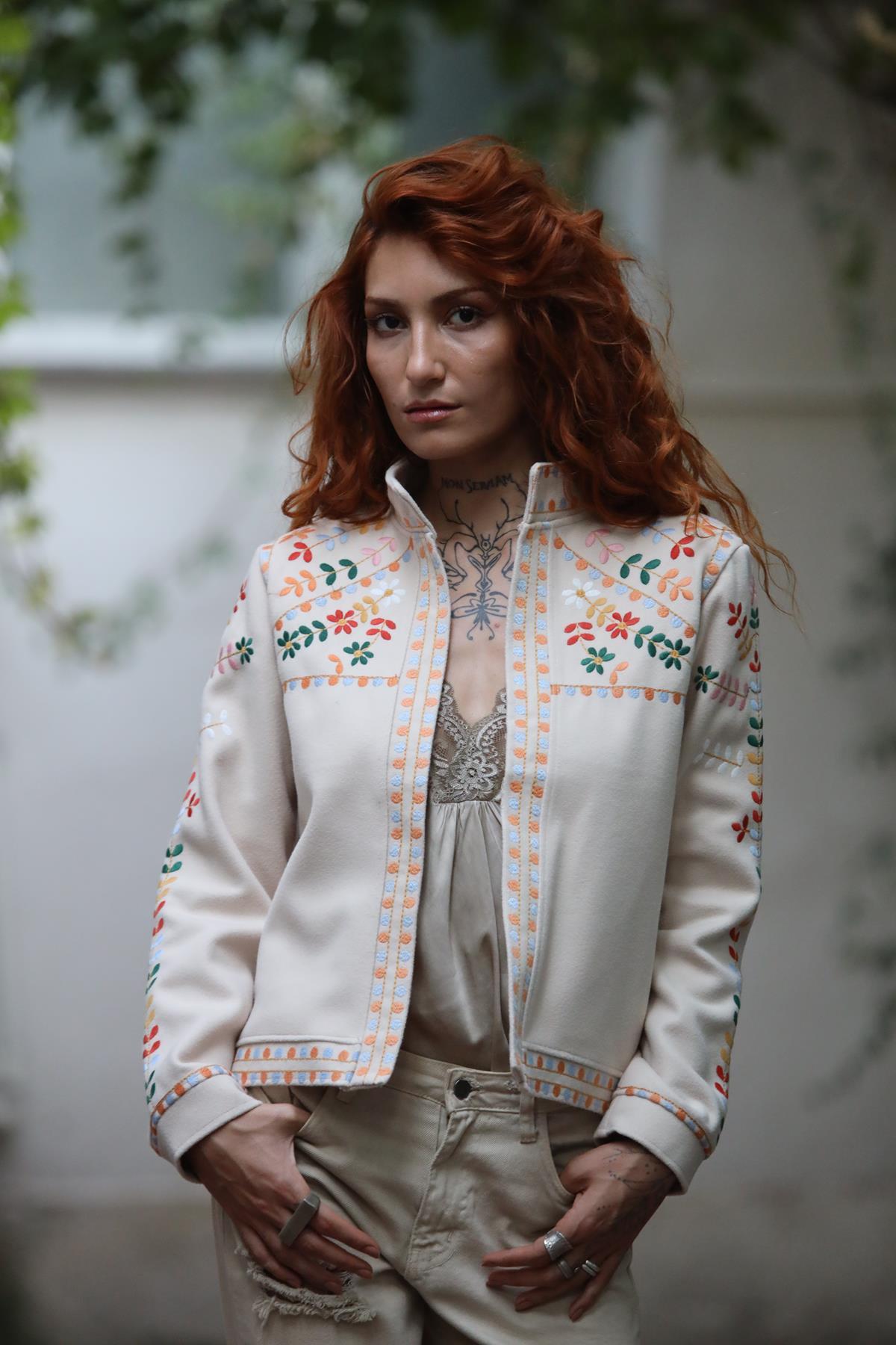 Bej Hakim Yaka Nakışlı Kaşe Ceket