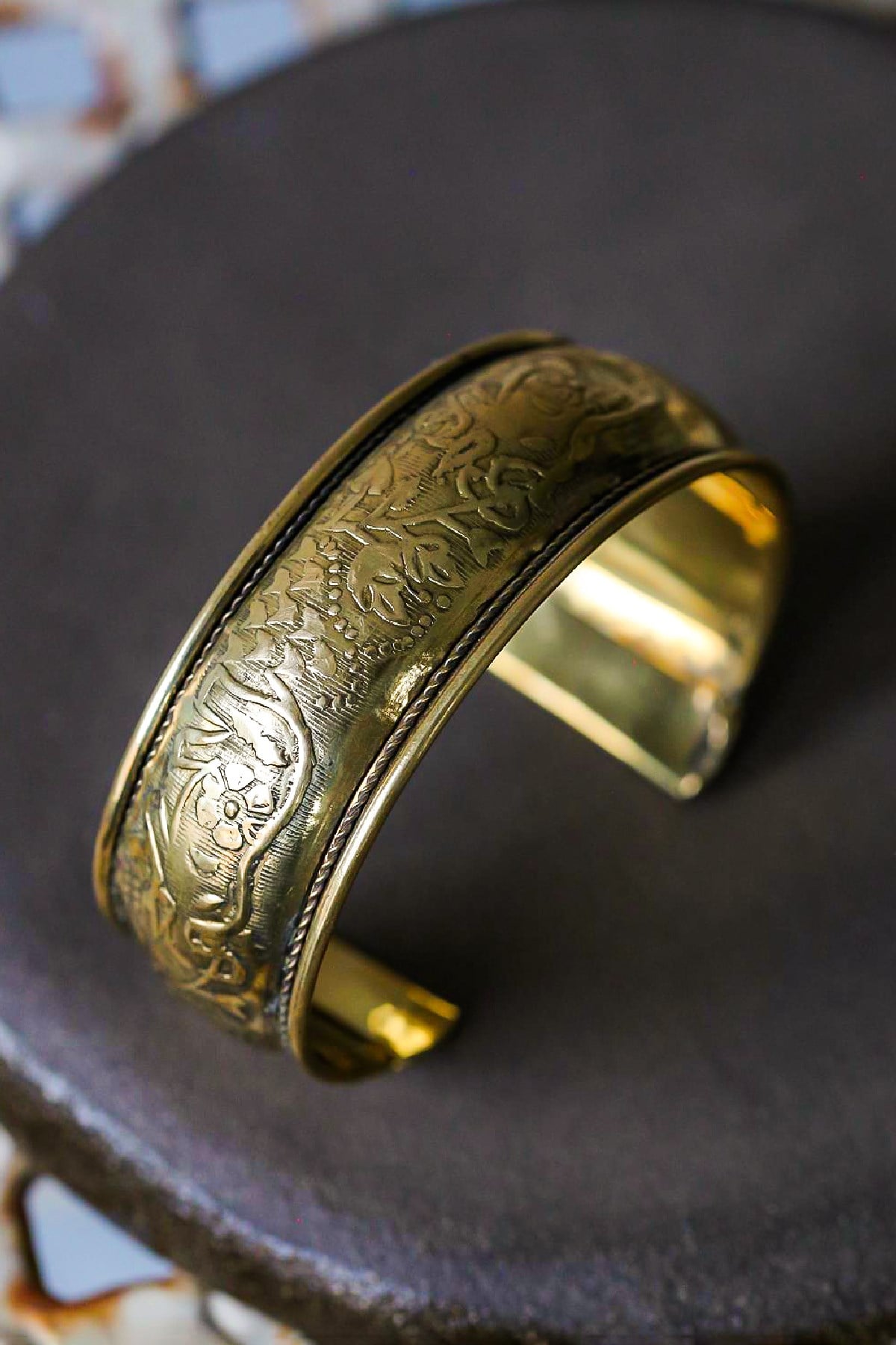 Bronz Antik Motif İşlemeli Tasarım Bileklik - Şaman Butik Bronz Antik Motif İşlemeli Tasarım Bileklik