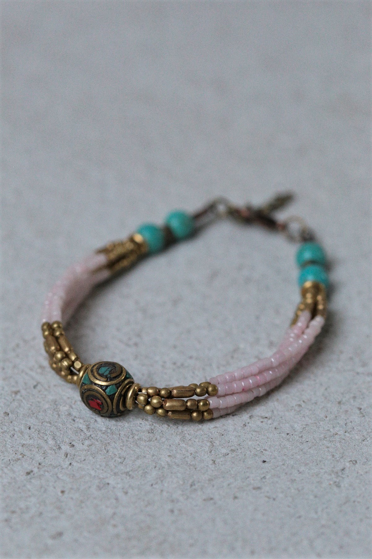 Pembe Kesme Doğal Taşlı Bronz Detaylı Tasarım Bileklik - Şaman Butik Pembe Kesme Doğal Taşlı Bronz Detaylı Tasarım Bileklik