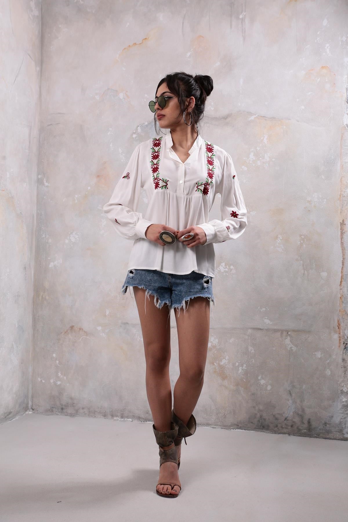 Beyaz Hakim Yaka İşlemeli Bluz - Şaman Butik Beyaz Hakim Yaka İşlemeli Bluz