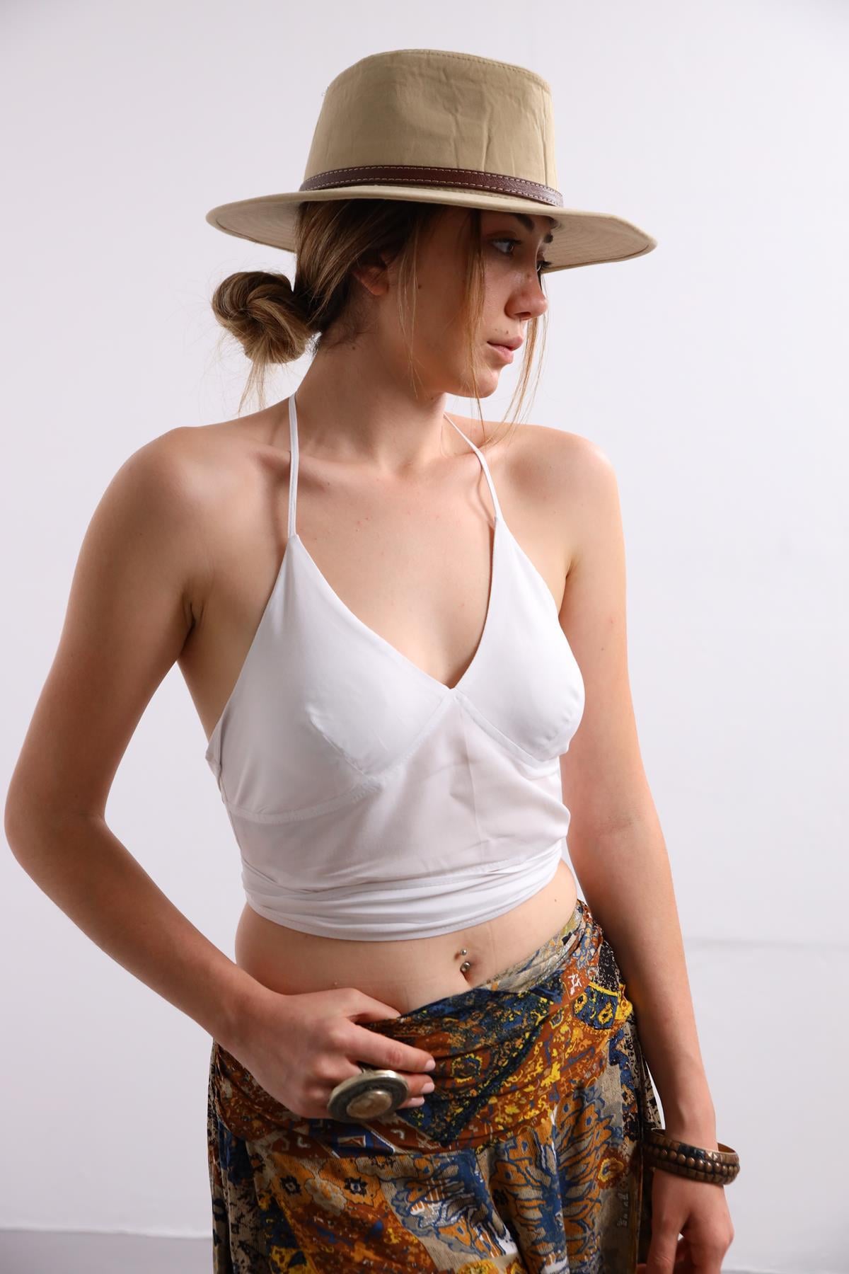 Beyaz Sırtı Açık Boyundan Bağlamalı Crop Bluz - Şaman Butik Beyaz Sırtı Açık Boyundan Bağlamalı Crop Bluz