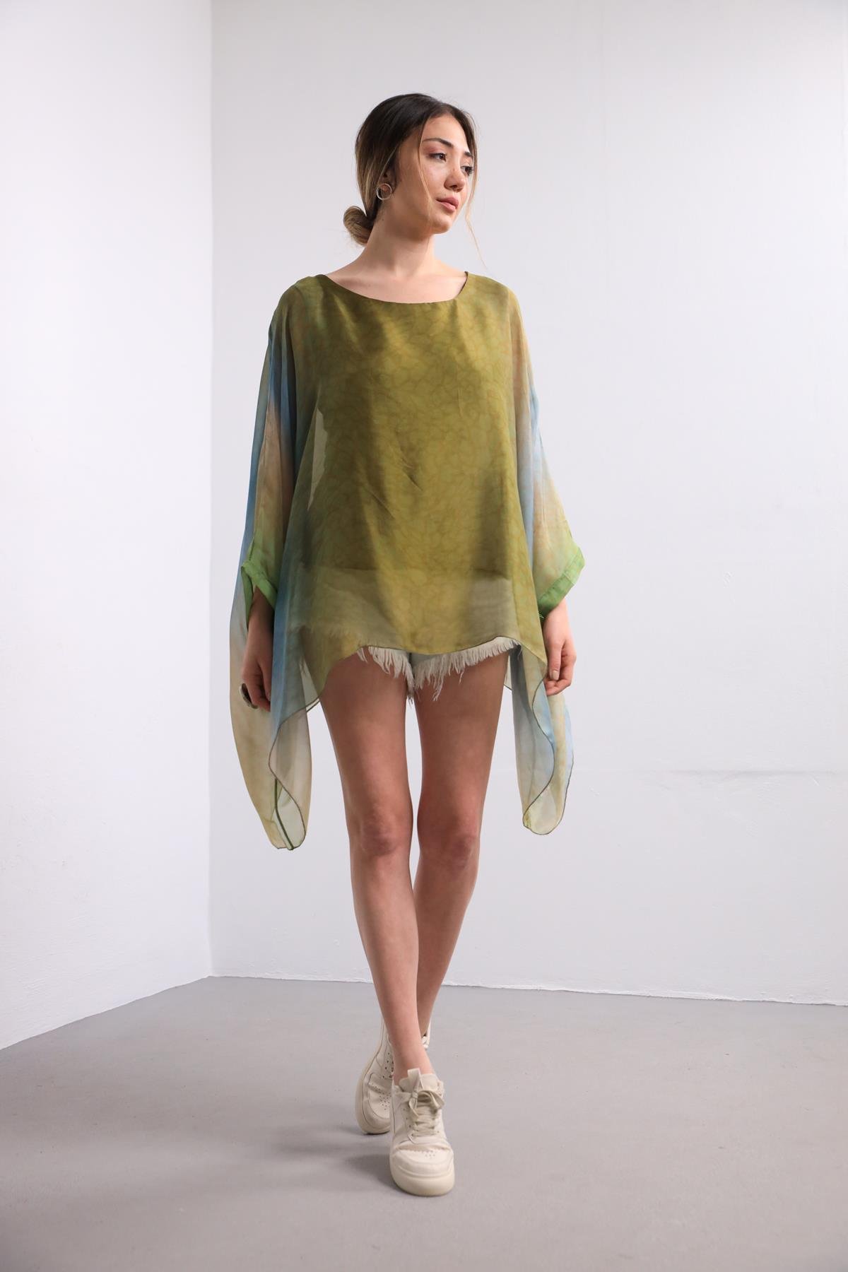 Yeşil Yanları Uzun Batik Desenli İpek Bluz - Şaman Butik Yeşil Yanları Uzun Batik Desenli İpek Bluz