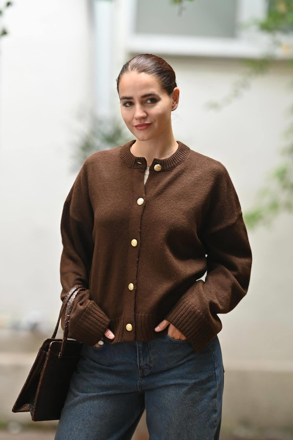 Kahverengi Düğme Detaylı Triko Hırka