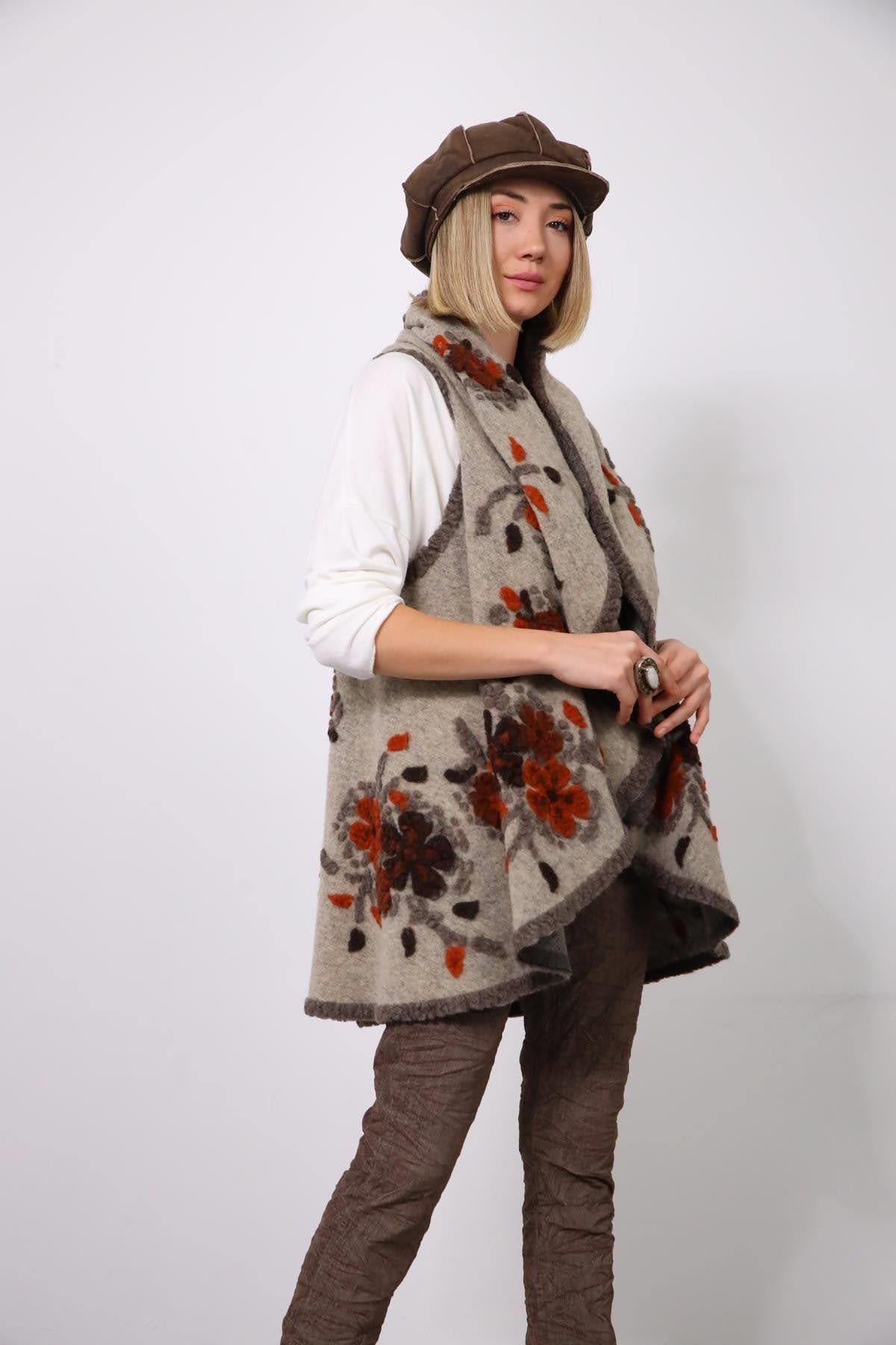 Gri Çiçek Desenli Keçe Yelek - Şaman Butik Gri Çiçek Desenli Keçe Yelek