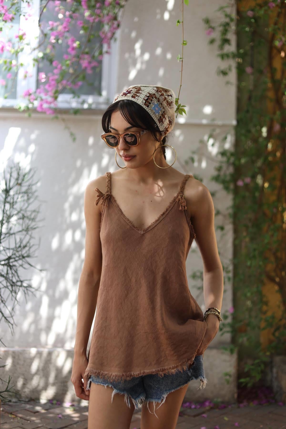 Sütlü Kahve Püsküllü Örgü Askılı Keten Bluz