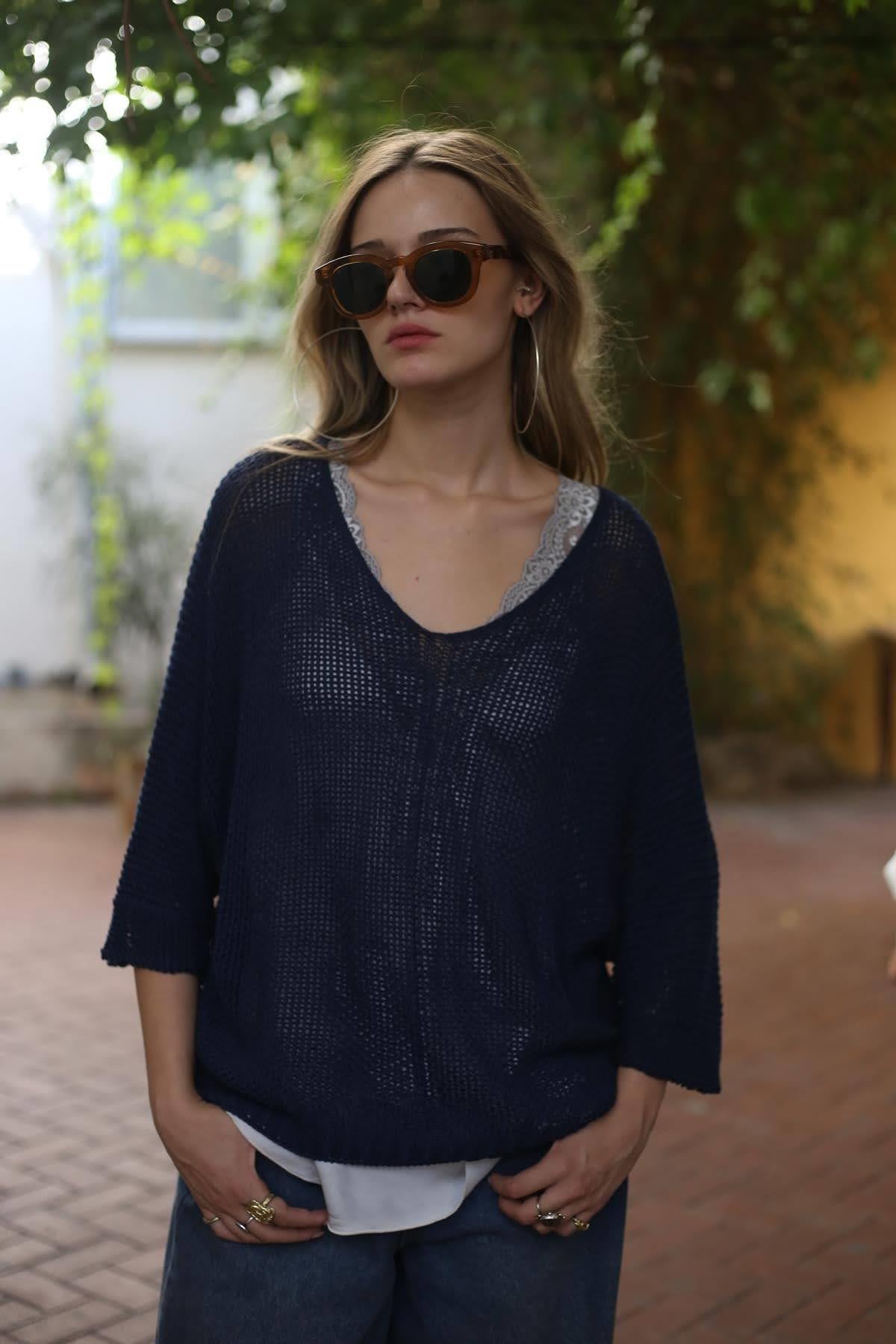 Lacivert Önü Kısa Salaş Triko Bluz