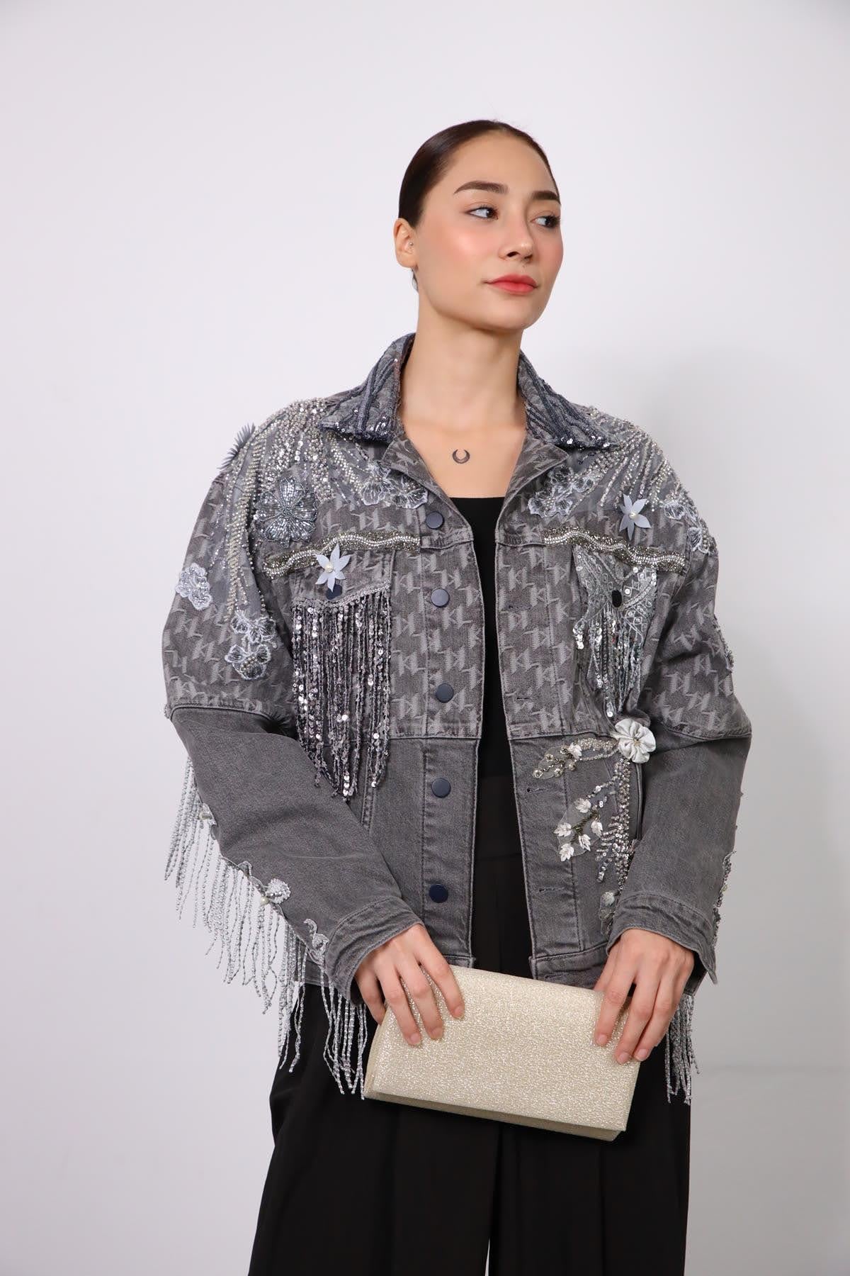 Gri Çiçek İşlemeli Püsküllü Tasarım Kot Ceket - Şaman Butik Gri Çiçek İşlemeli Püsküllü Tasarım Kot Ceket