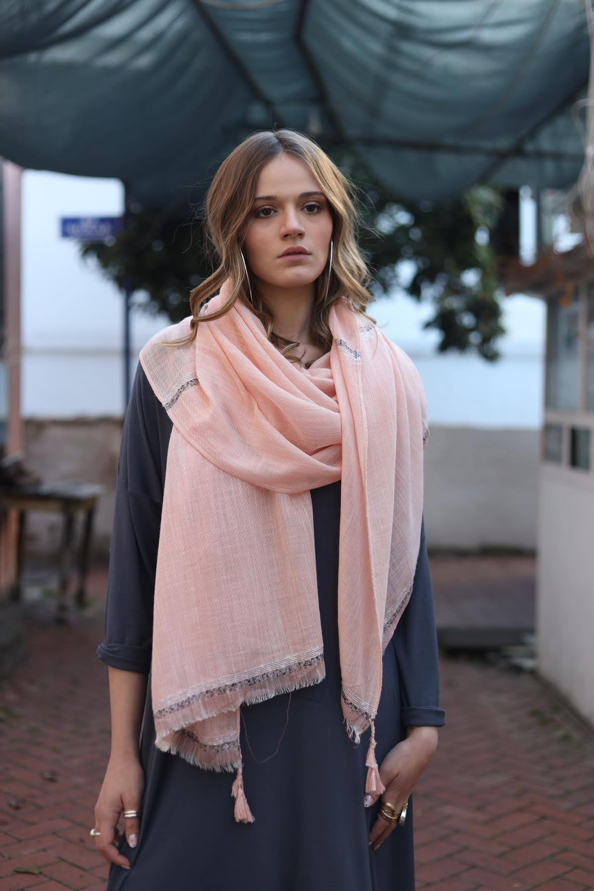 Somon Rengi Köşeleri Püsküllü Pamuk Şal