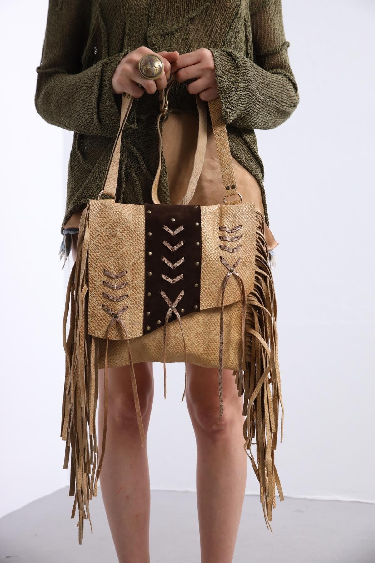 Camel Rengi Püsküllü Deri Çanta - Şaman Butik Camel Rengi Püsküllü Deri Çanta