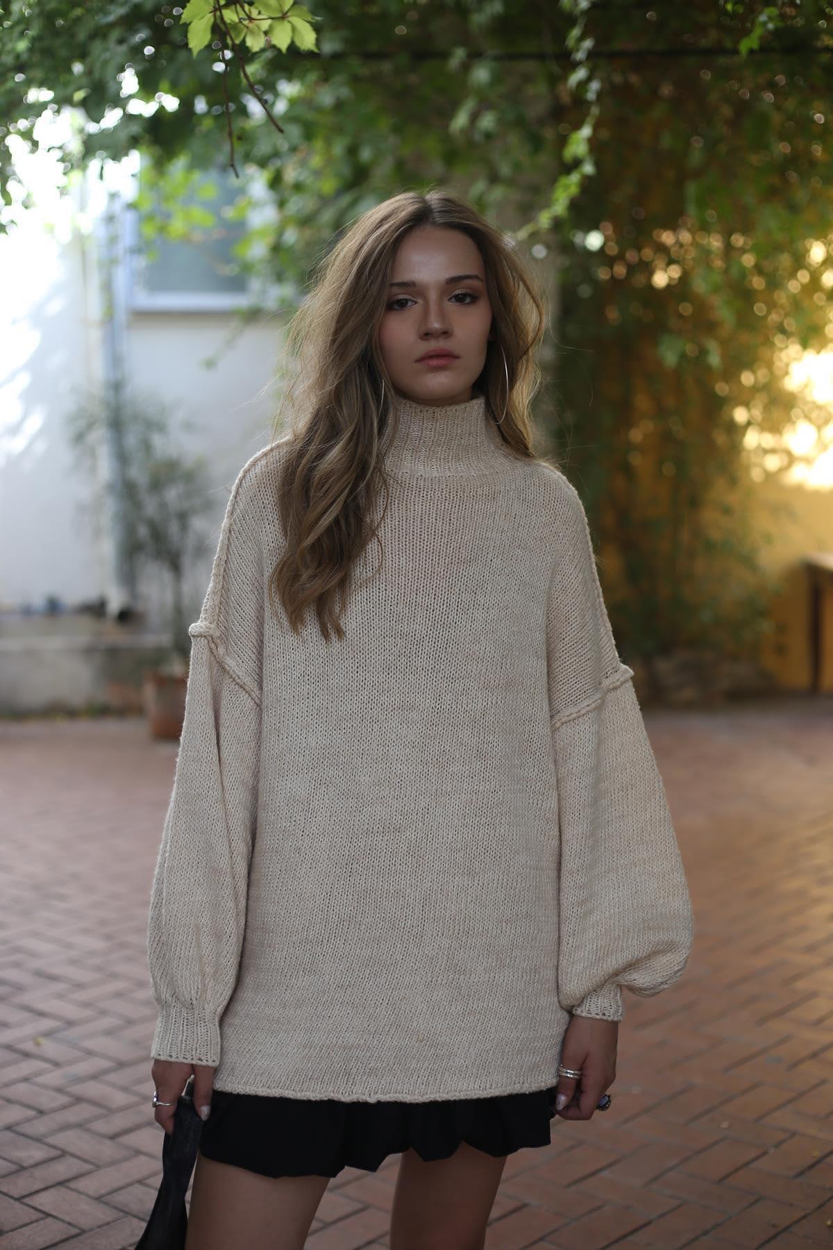 Krem Rengi Balıkçı Yaka Dikiş Detaylı Kazak