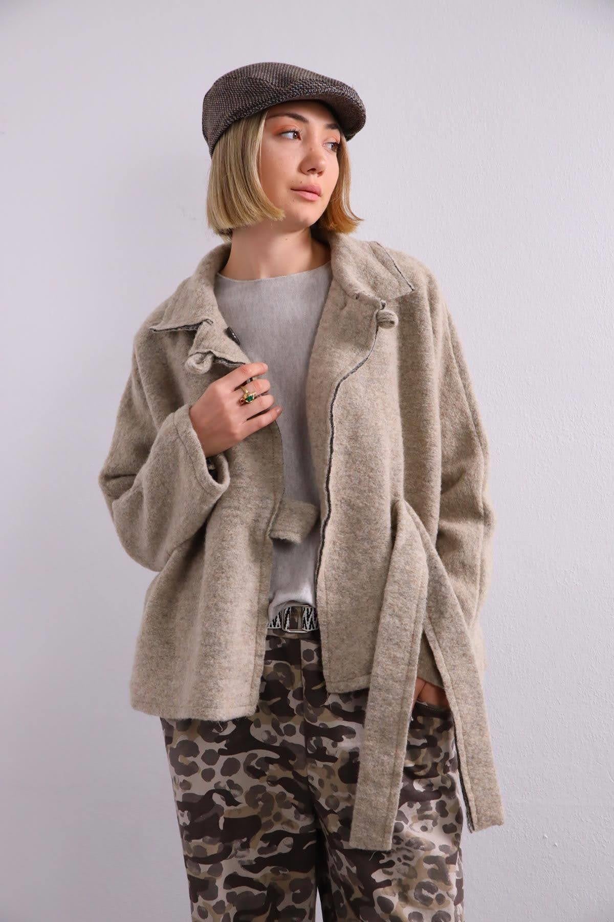 Vizon Rengi Önden Bağlamalı Keçe Ceket - Şaman Butik Vizon Rengi Önden Bağlamalı Keçe Ceket