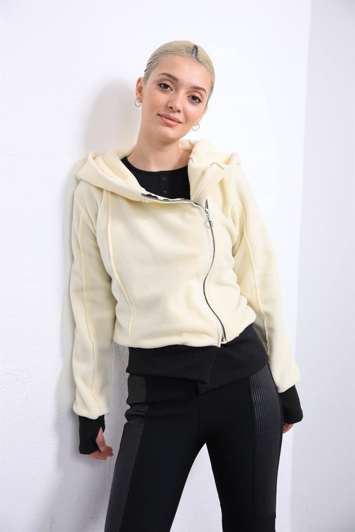 Ekru Yandan Fermuarlı Kapüşonlu Polar Ceket - Şaman Butik - Bohem Giyim ve Aksesuar | Kadın & Erkek Ekru Yandan Fermuarlı Kapüşonlu Polar Ceket