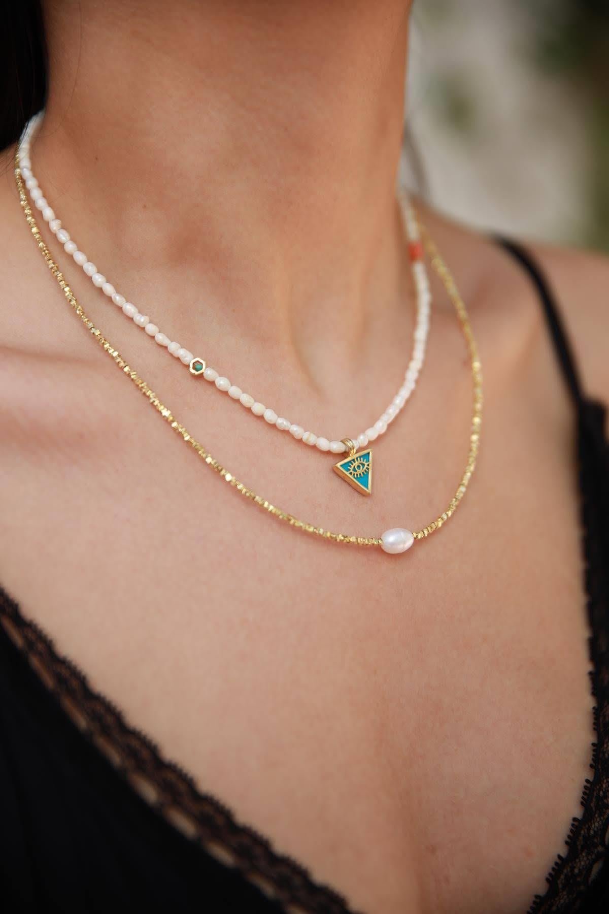 Üçgen Göz Detaylı İncili Gümüş Kolye