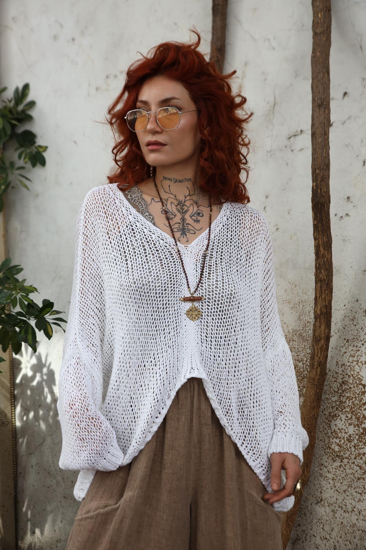 Beyaz V Yaka Önü Kısa Merserize Bluz