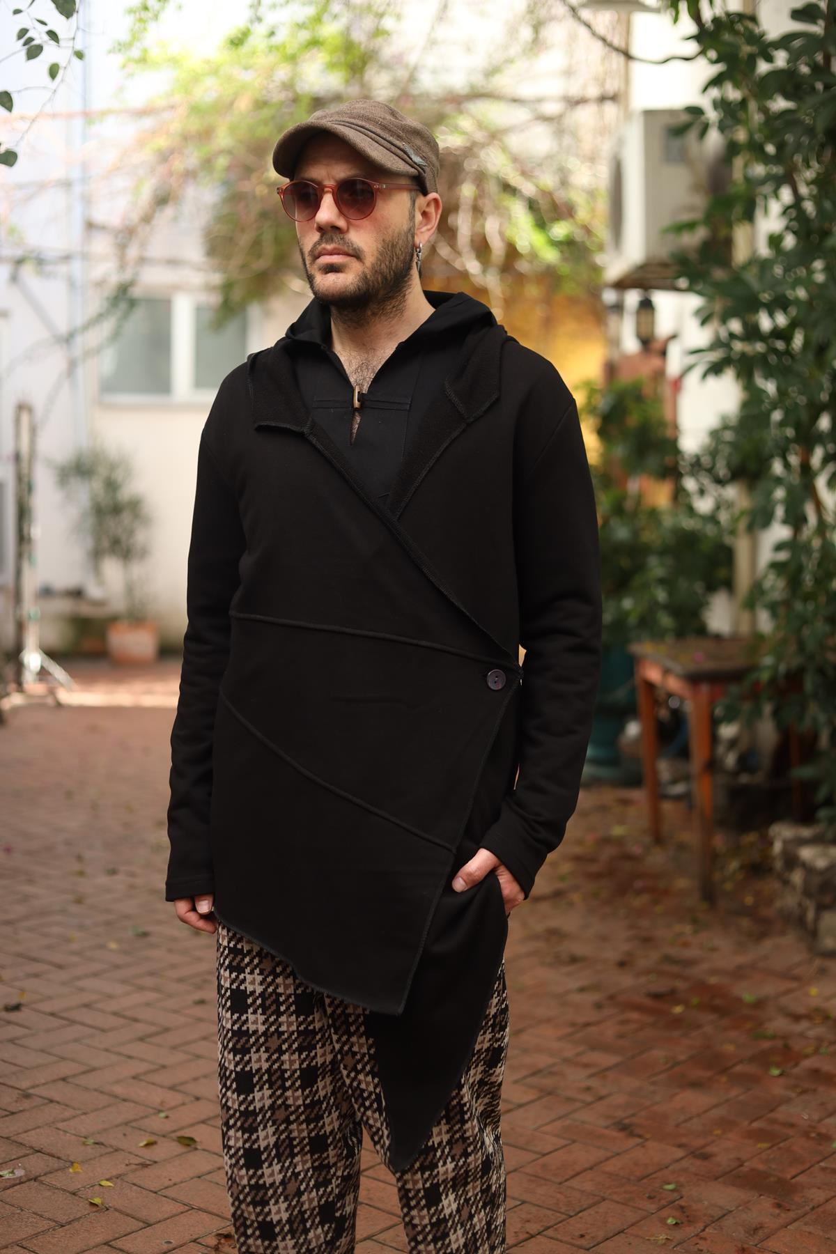 Siyah Dikiş Detaylı Kapüşonlu Düğmeli Erkek Hırka