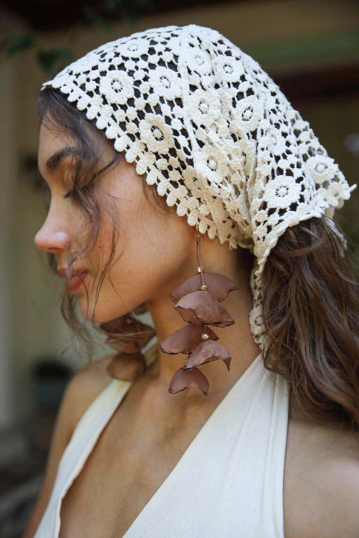 Ekru Dantel Fular Bandana