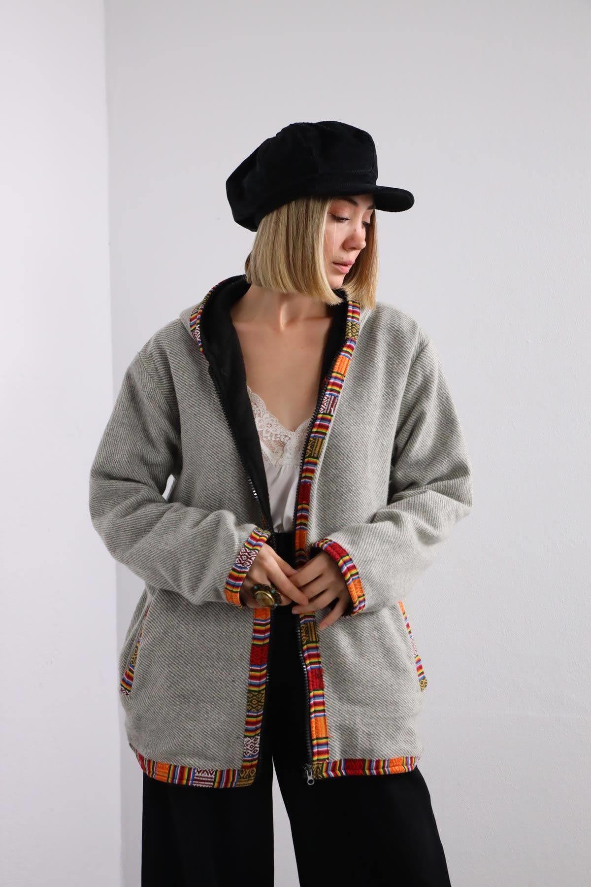 Gri Çizgili Bordür Detaylı Kapüşonlu Kaşe Ceket - Şaman Butik Gri Çizgili Bordür Detaylı Kapüşonlu Kaşe Ceket