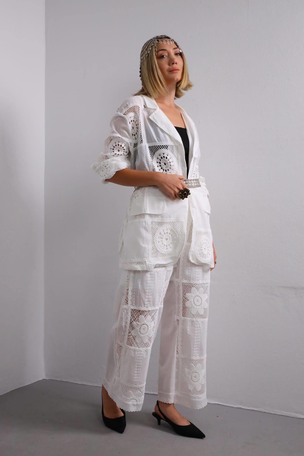 Beyaz Motif İşlemeli Pantolon - Şaman Butik Beyaz Motif İşlemeli Pantolon