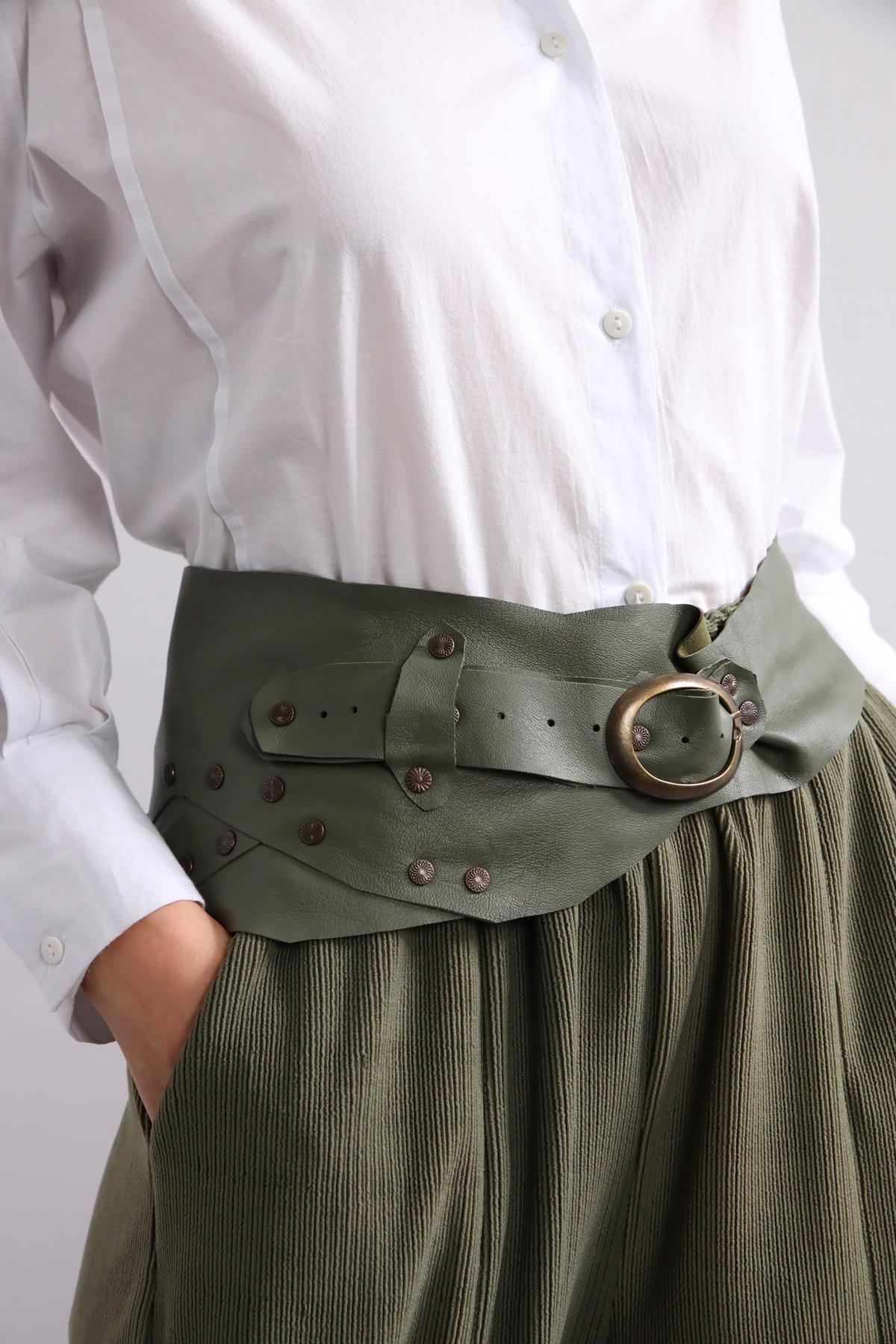 Yeşil Zımbalı Parçalı Deri Kemer - Şaman Butik Yeşil Zımbalı Parçalı Deri Kemer