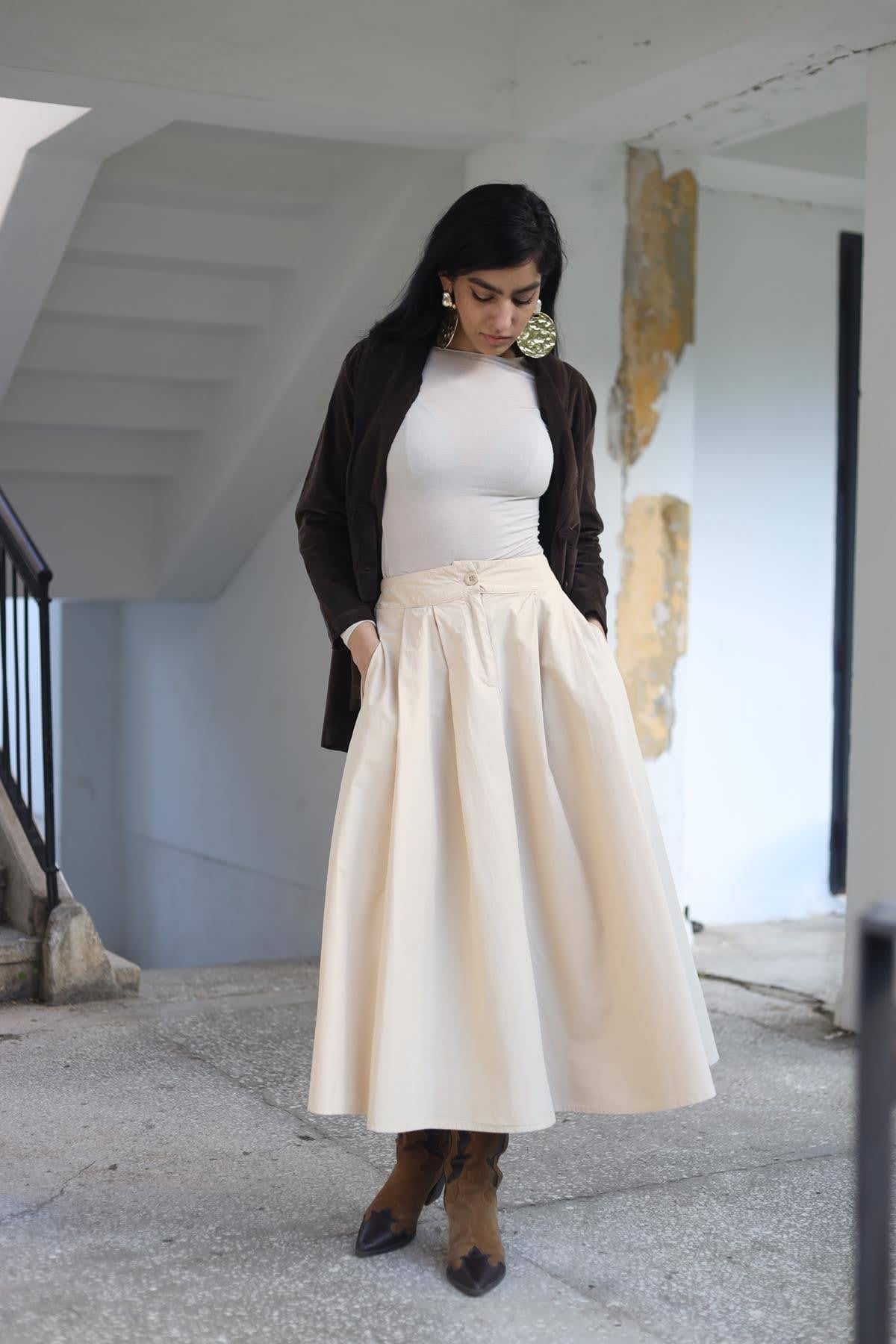 Taş Rengi Pileli Önü Düğmeli Kloş Etek