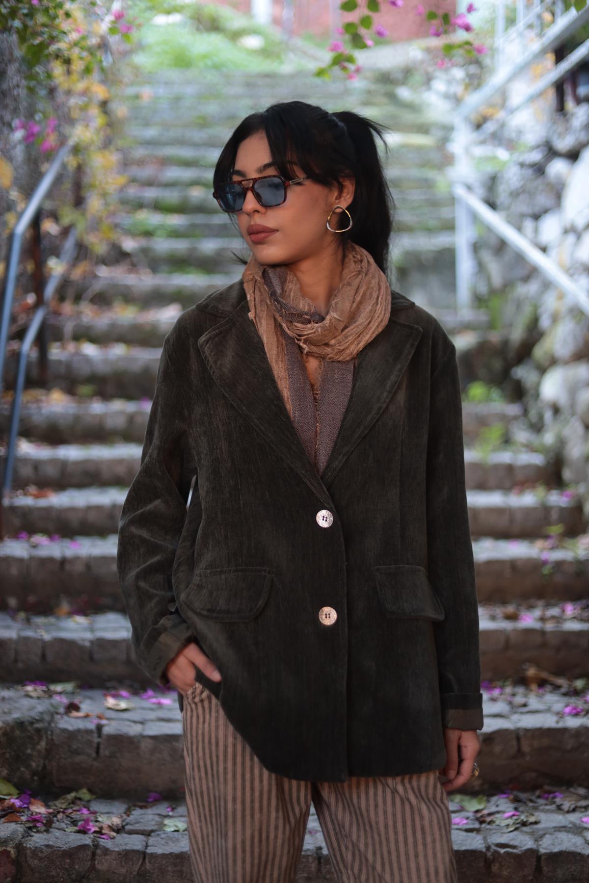 Haki Sahte Cepli Düğme Detaylı Kadife Ceket