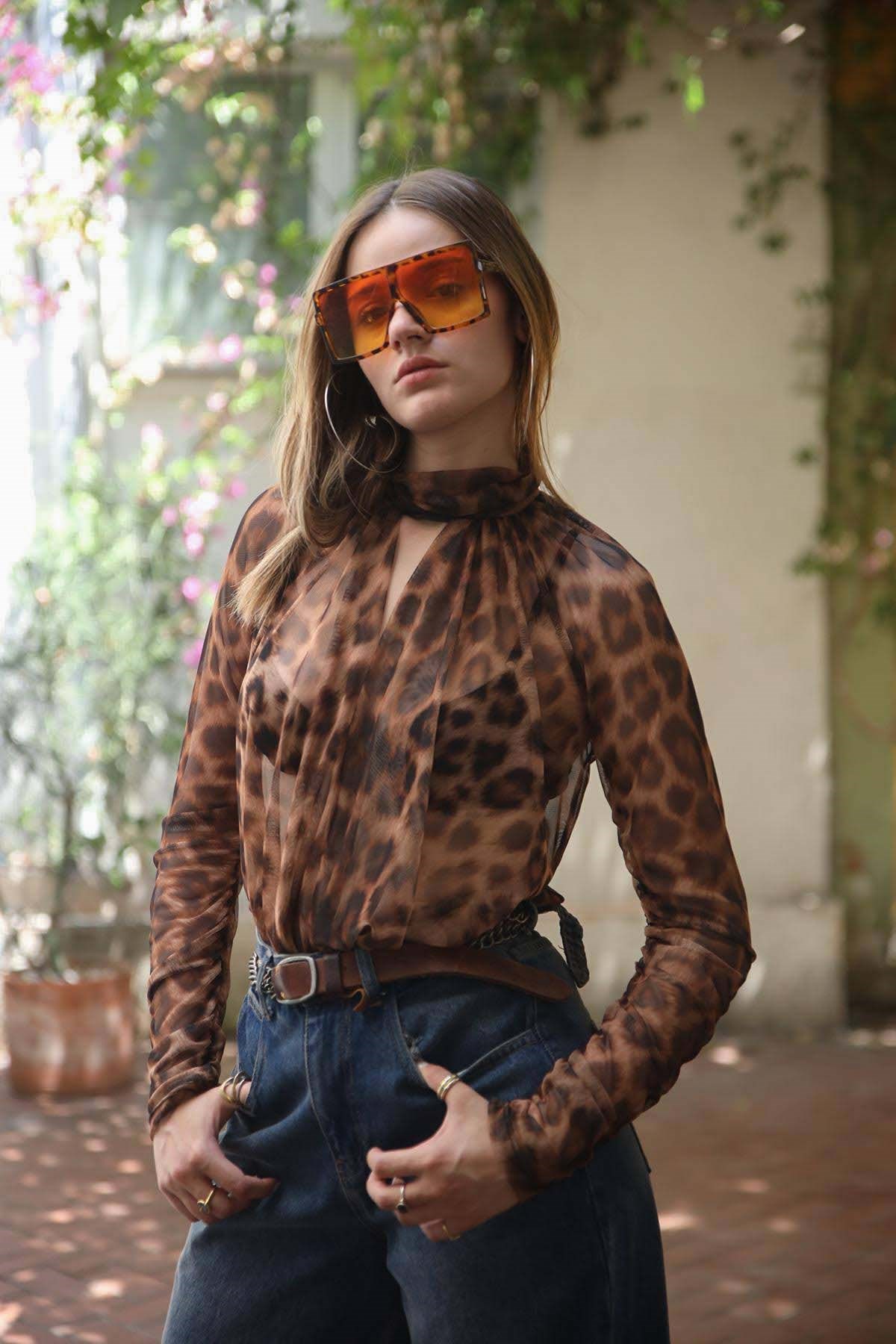 Leopar Desenli Göğüs Dekolteli Tül Bodysuit
