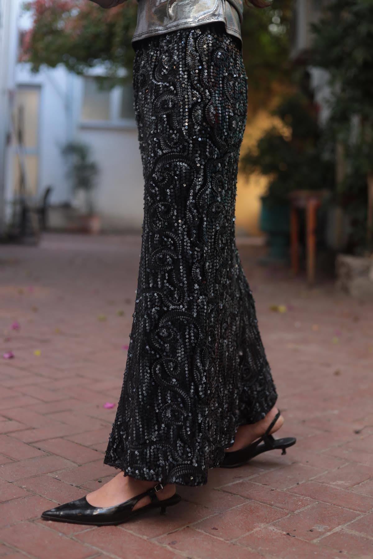 Siyah Desenli Payet Etek