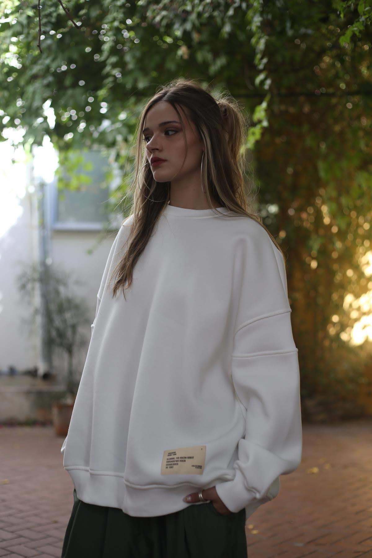 Ekru Sırtı Fermuarlı Sweat
