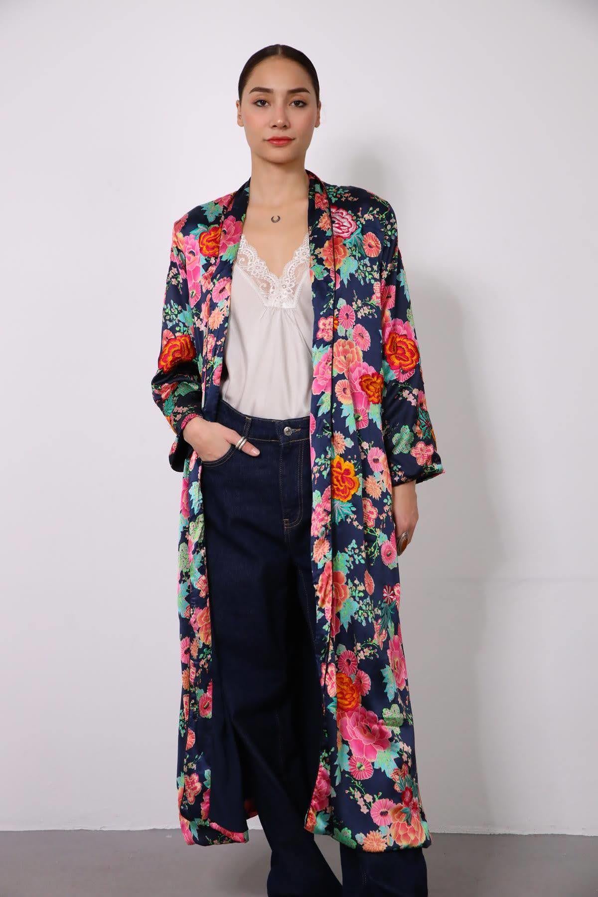 Lacivert Çiçek Desenli İşlemeli Beli Kuşaklı Kaftan - Şaman Butik - Bohem Giyim ve Aksesuar | Kadın & Erkek Lacivert Çiçek Desenli İşlemeli Beli Kuşaklı Kaftan