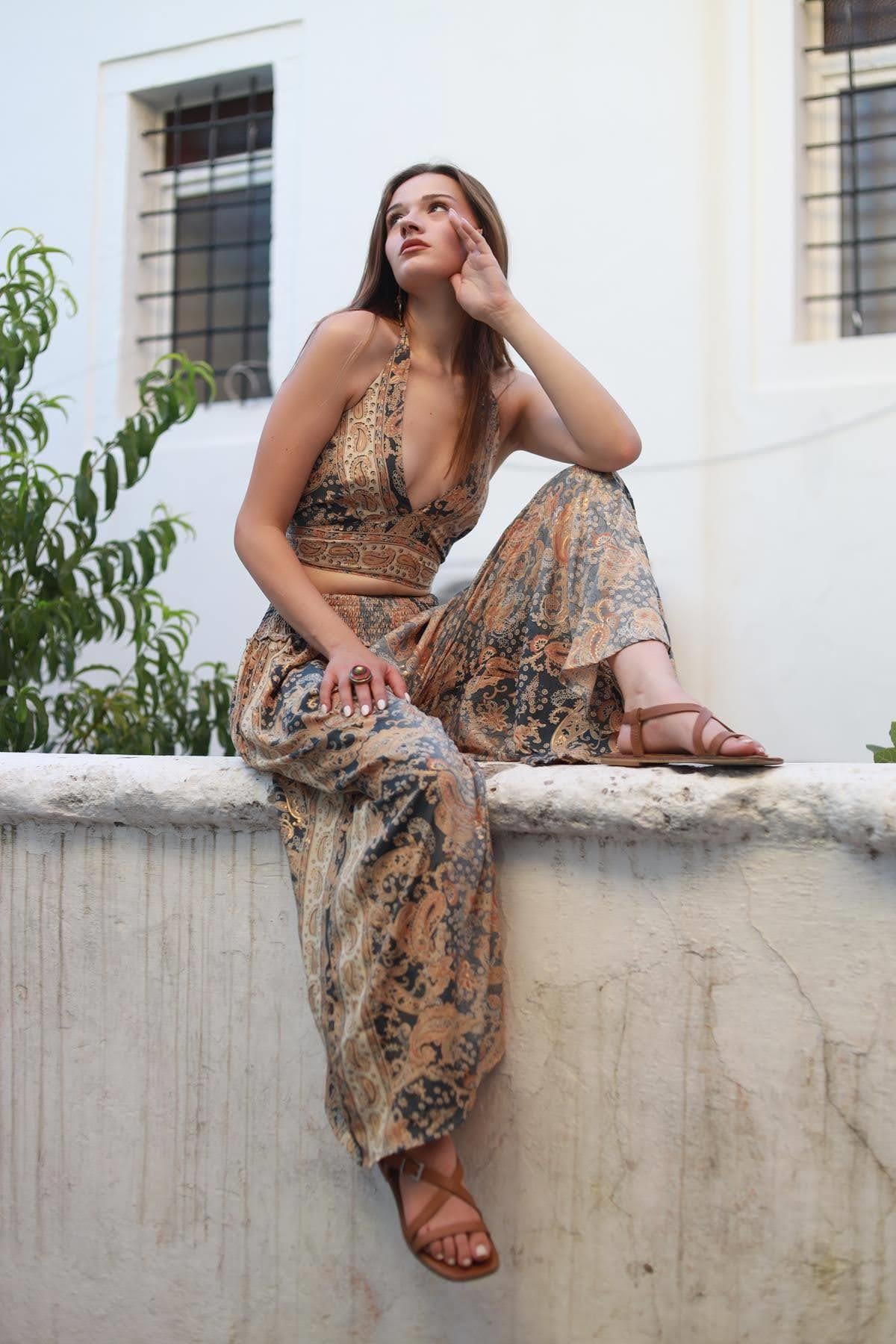 Gri Boyundan Bağlamalı İpek Crop Bluz