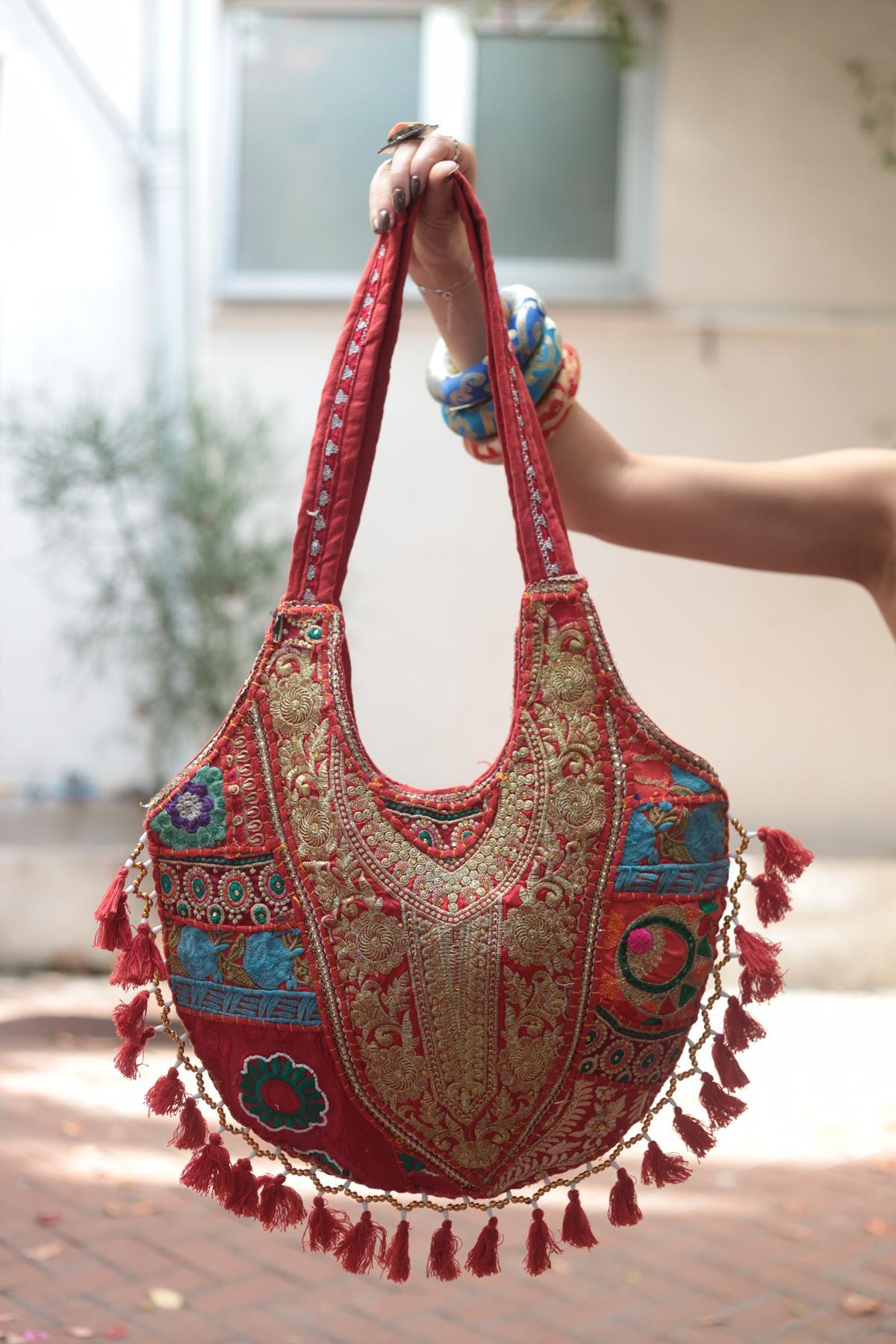 Kırmızı Otantik İşlemeli Püsküllü Çanta