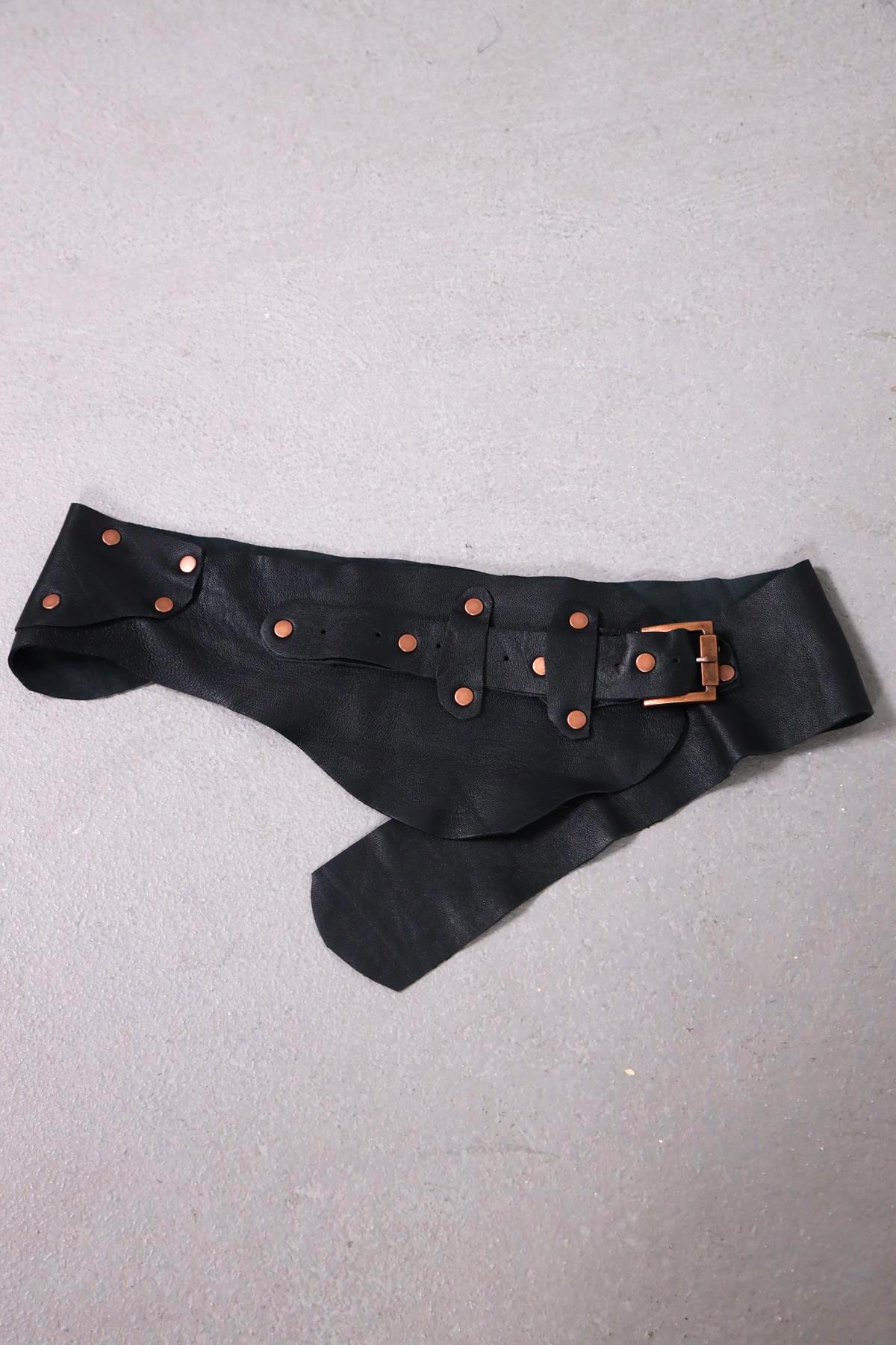 Siyah Zımbalı Parçalı Deri Kemer - Şaman Butik Siyah Zımbalı Parçalı Deri Kemer