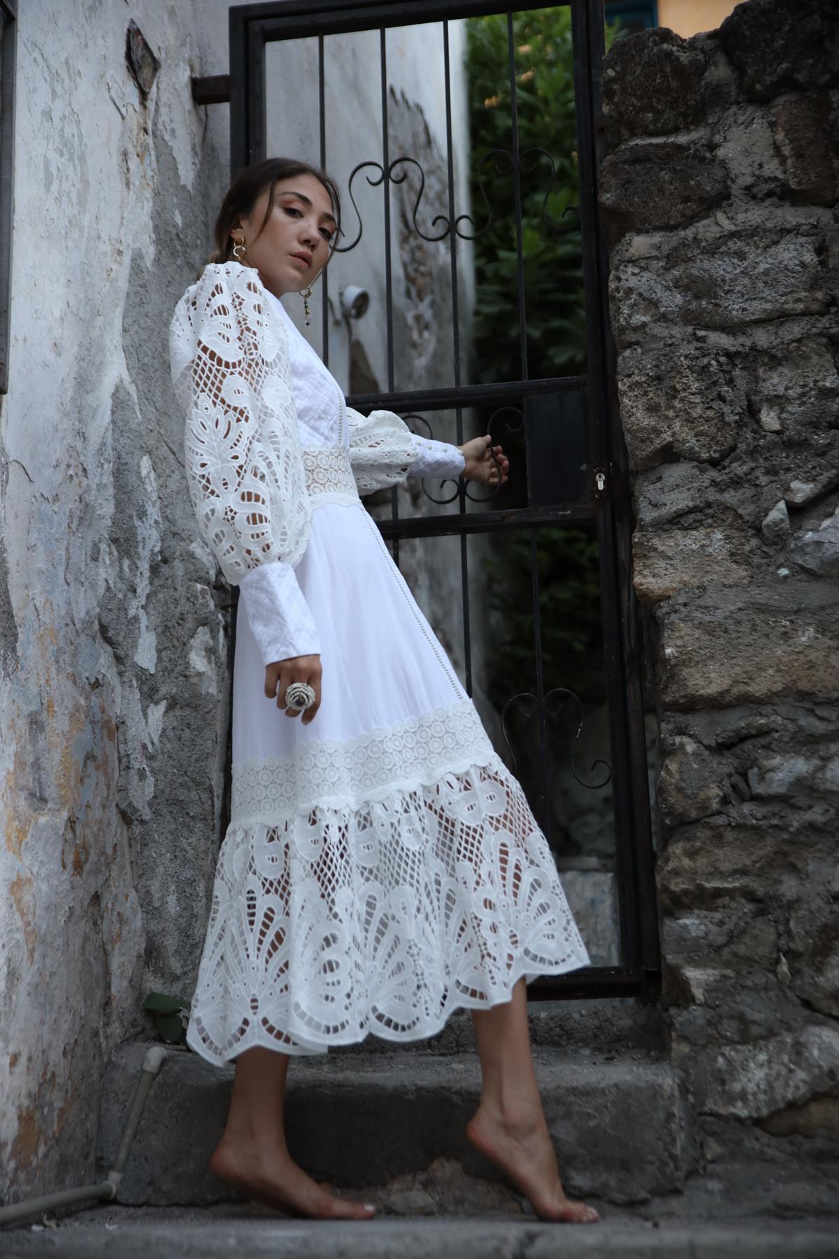 Beyaz Dantel İşlemeli Bohem Elbise - Şaman Butik Beyaz Dantel İşlemeli Bohem Elbise