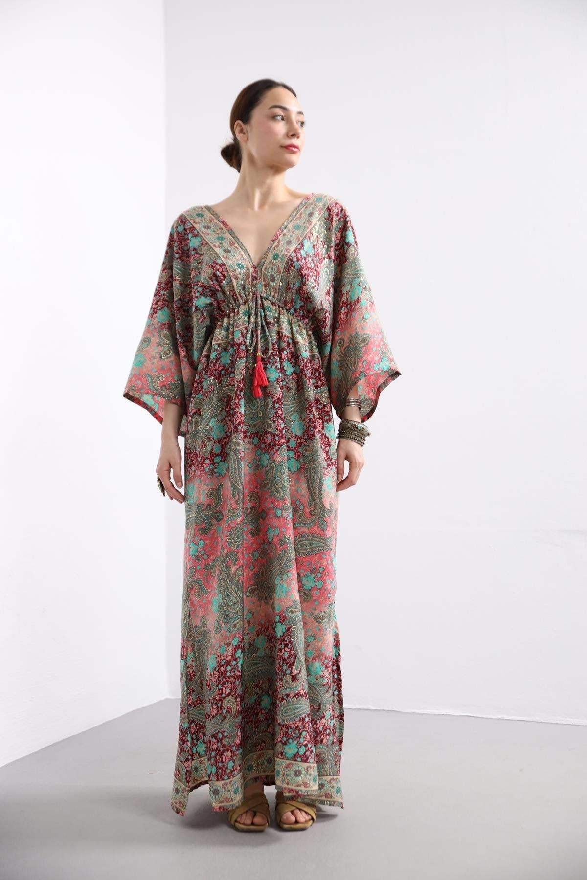 Pembe V Yaka Şal Desenli Uzun İpek Elbise - Şaman Butik Pembe V Yaka Şal Desenli Uzun İpek Elbise